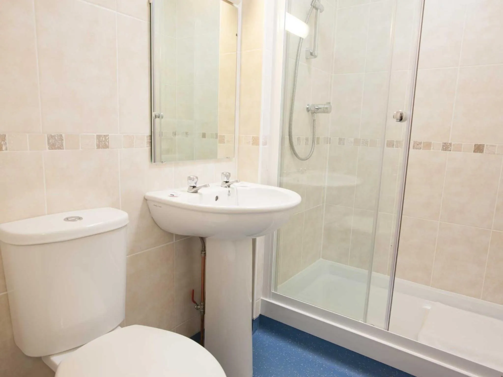 Bathroom in TLH Derwent Hotel - TLH Leisure, Entertainment and Spa Resort