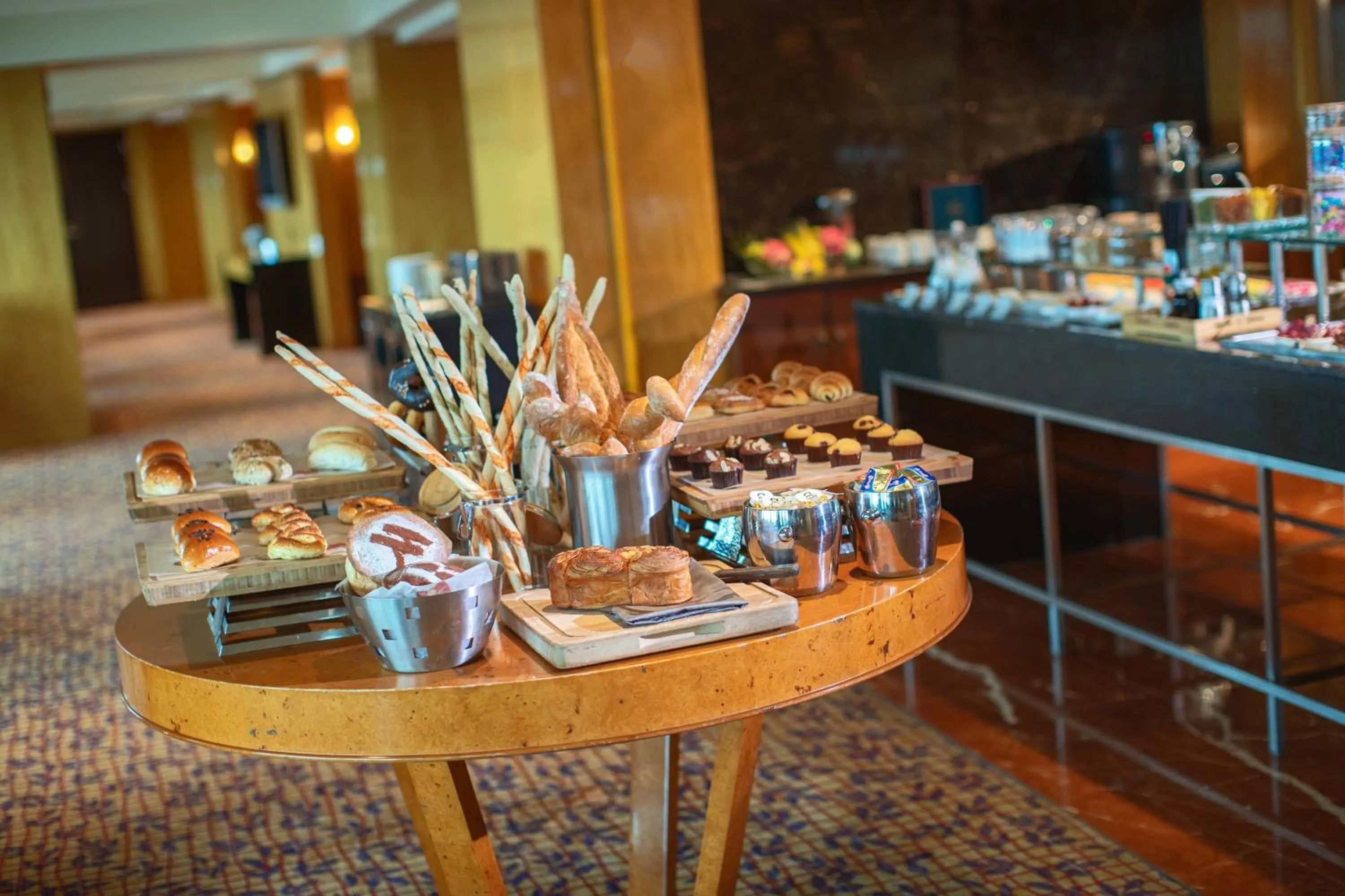 Lounge or bar in Renaissance Tianjin TEDA Convention Centre Hotel