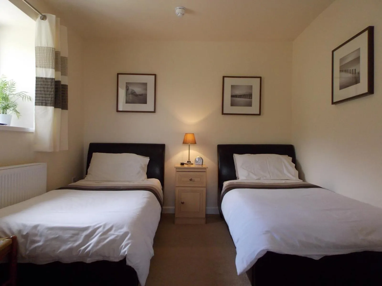 Day, Bed in The Vobster Inn