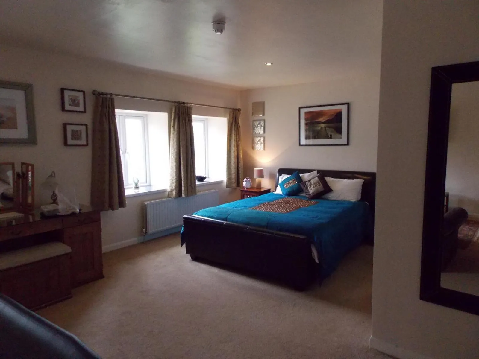 Day, Bed in The Vobster Inn