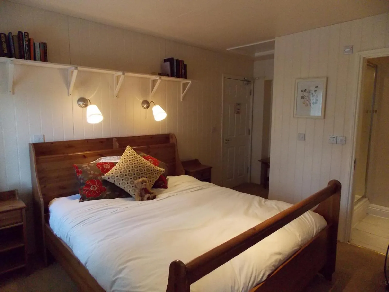 Photo of the whole room, Bed in The Vobster Inn