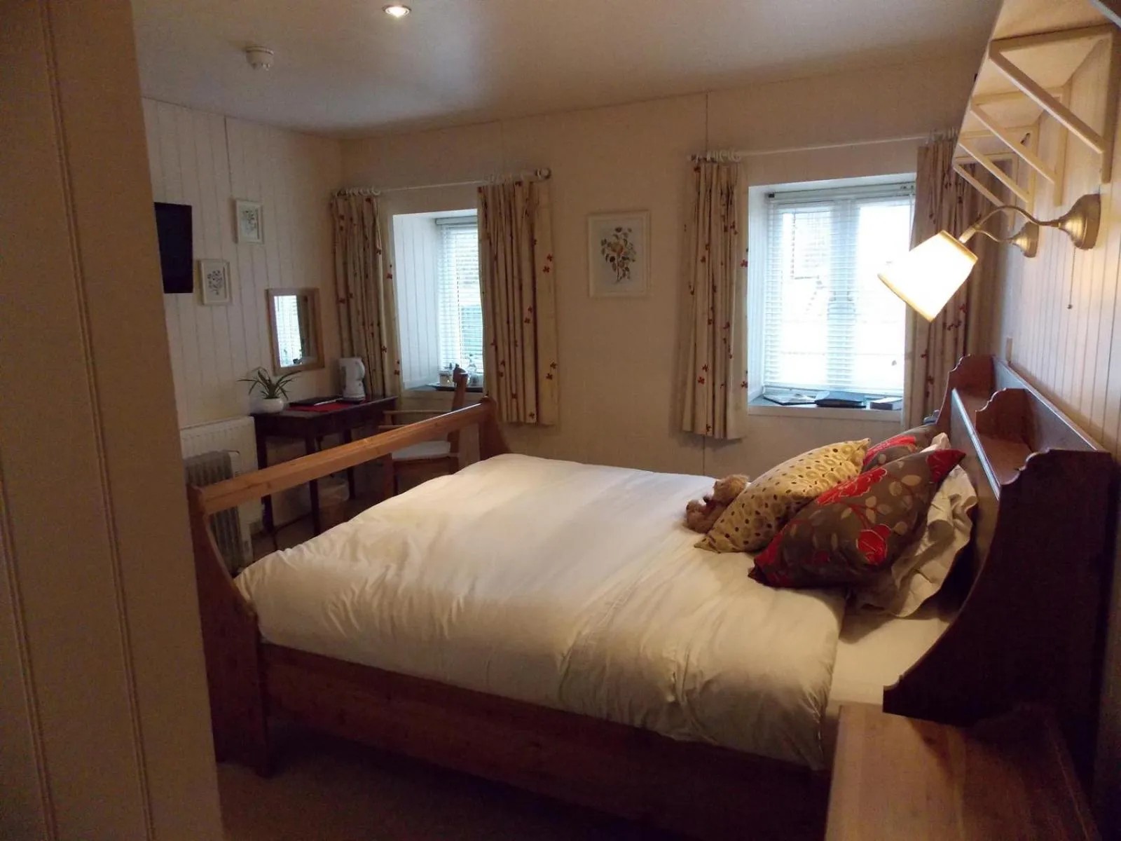 Day, Bed in The Vobster Inn