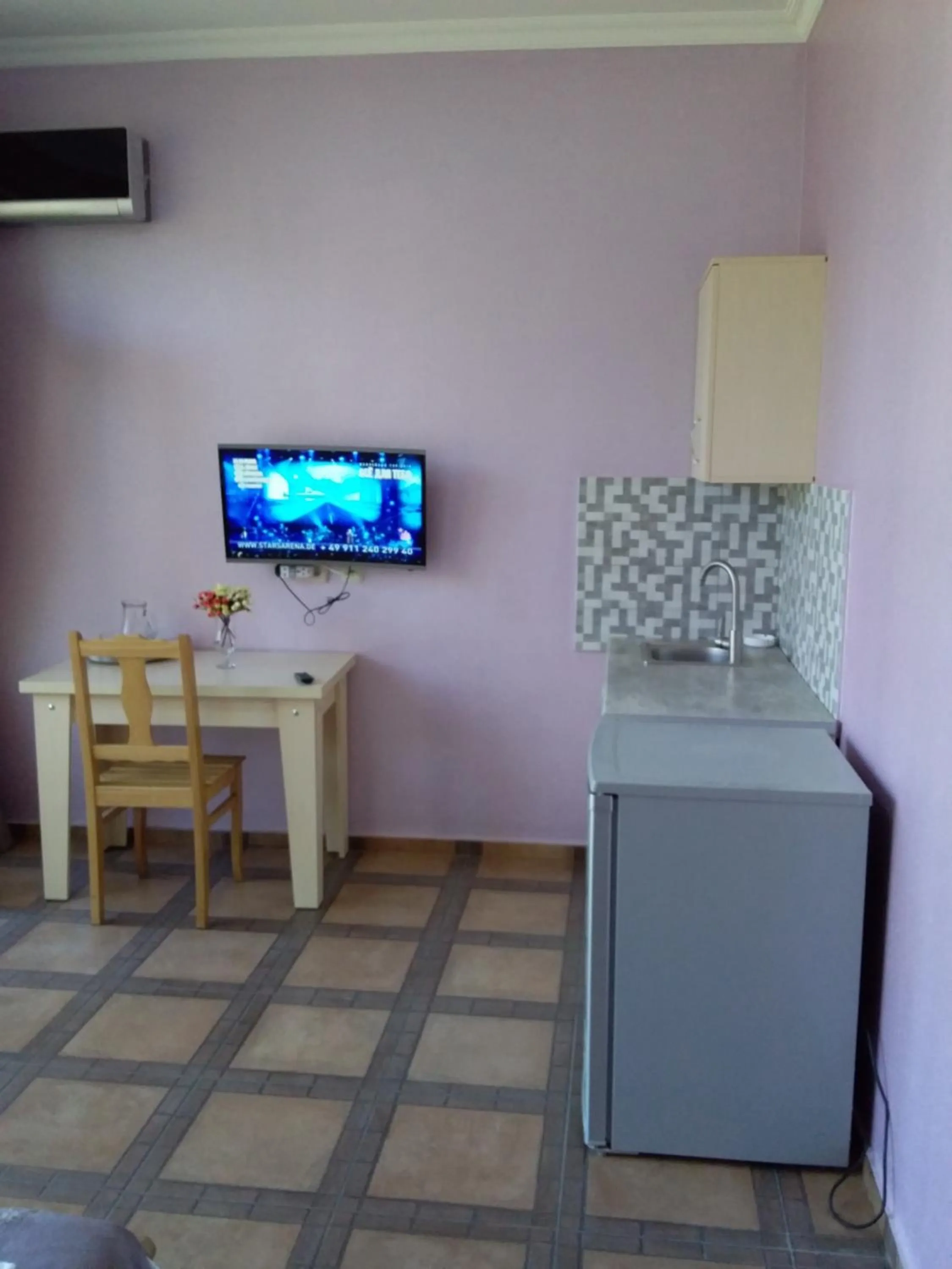 Communal lounge/ TV room in Hotel Inter