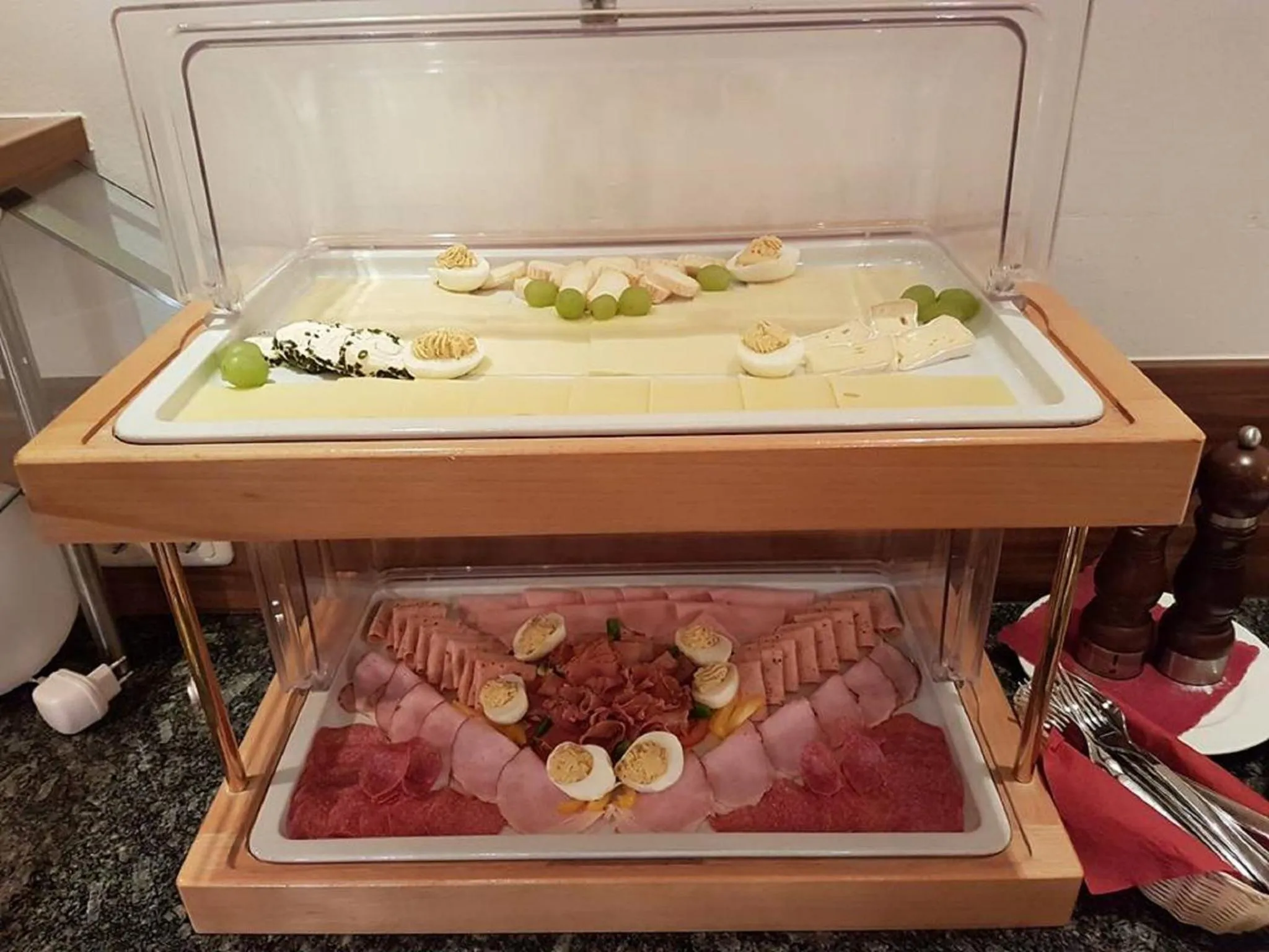 Buffet breakfast in Hotel Garni Alpendiamant