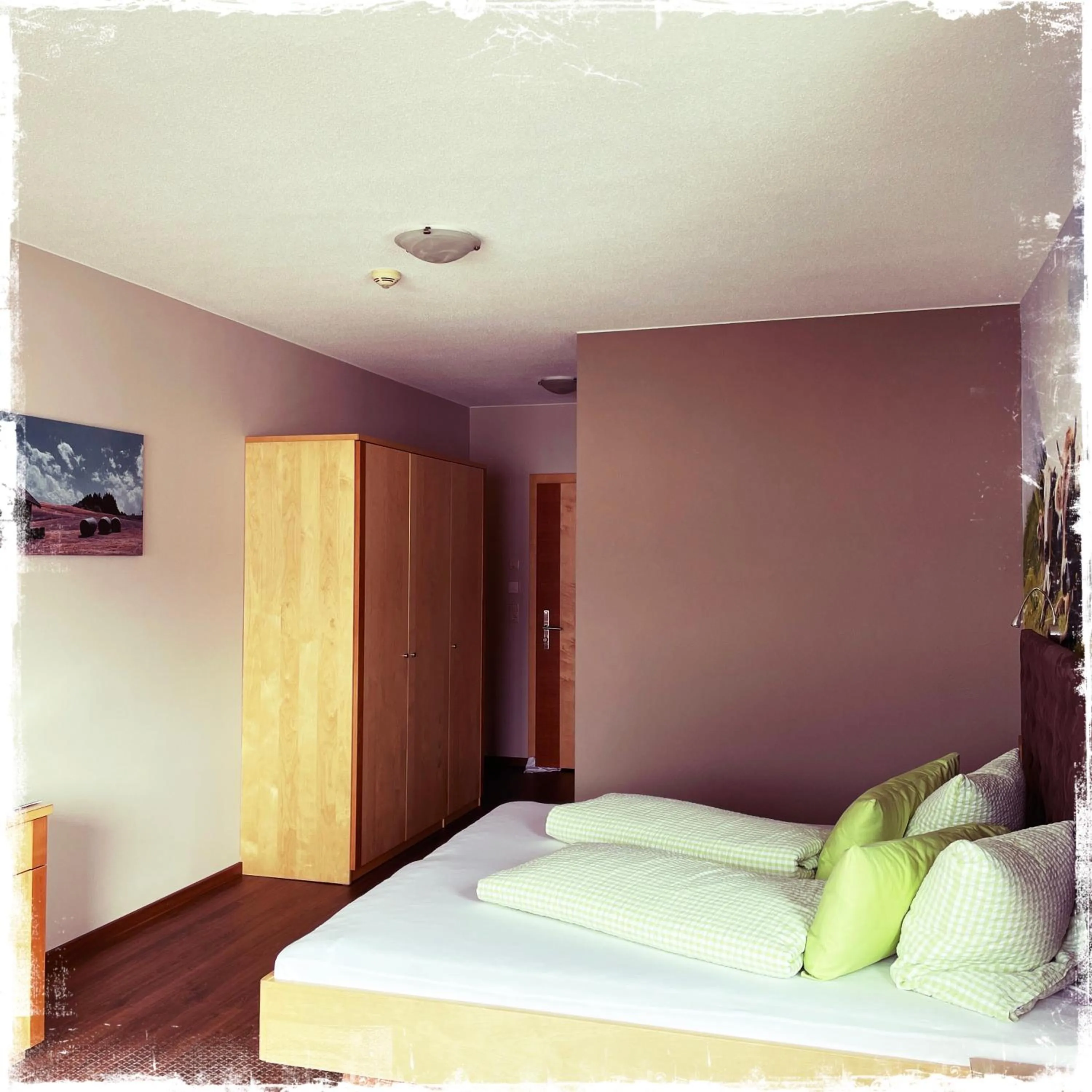 Photo of the whole room, Bed in Hotel Garni Alpendiamant