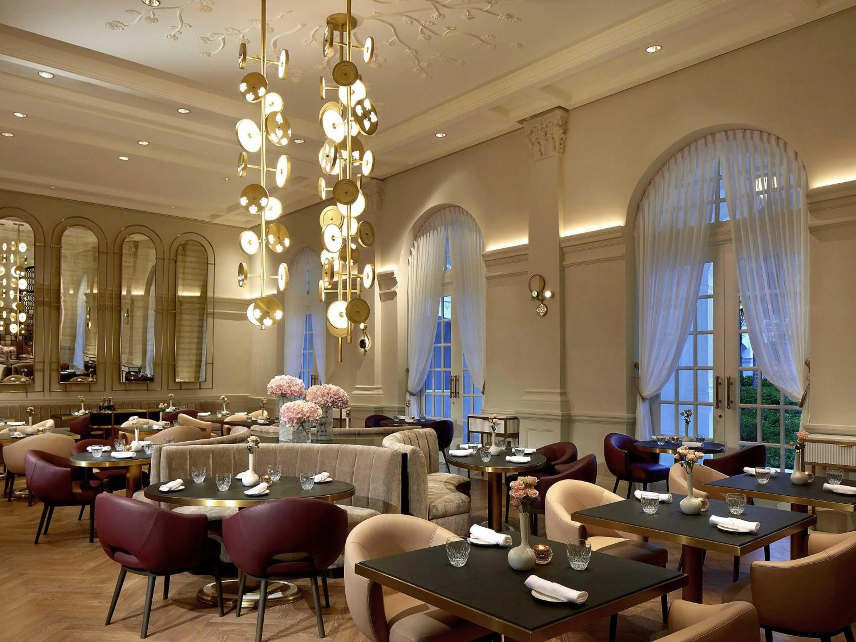 Restaurant/places to eat in Raffles Singapore