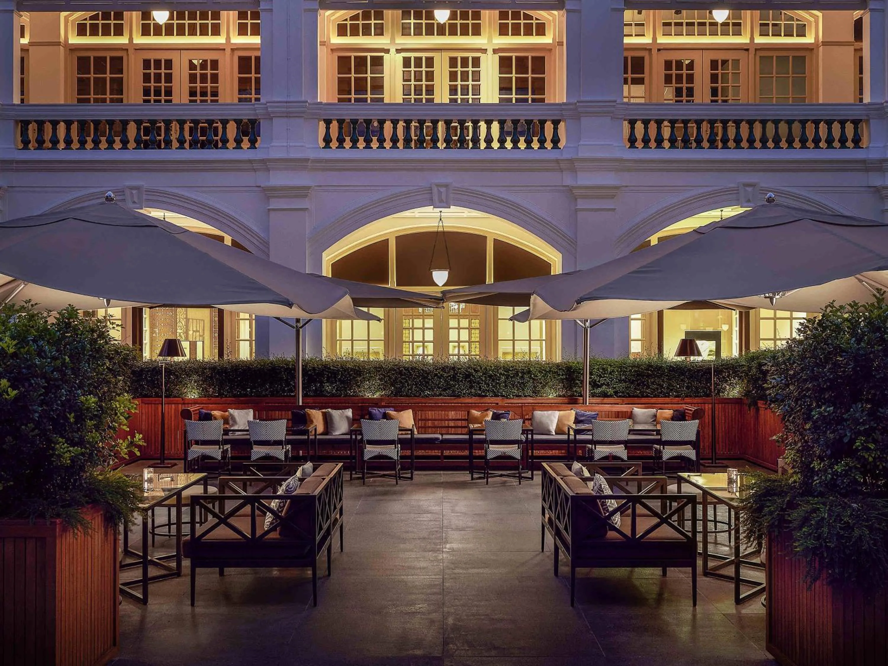 Restaurant/places to eat in Raffles Singapore