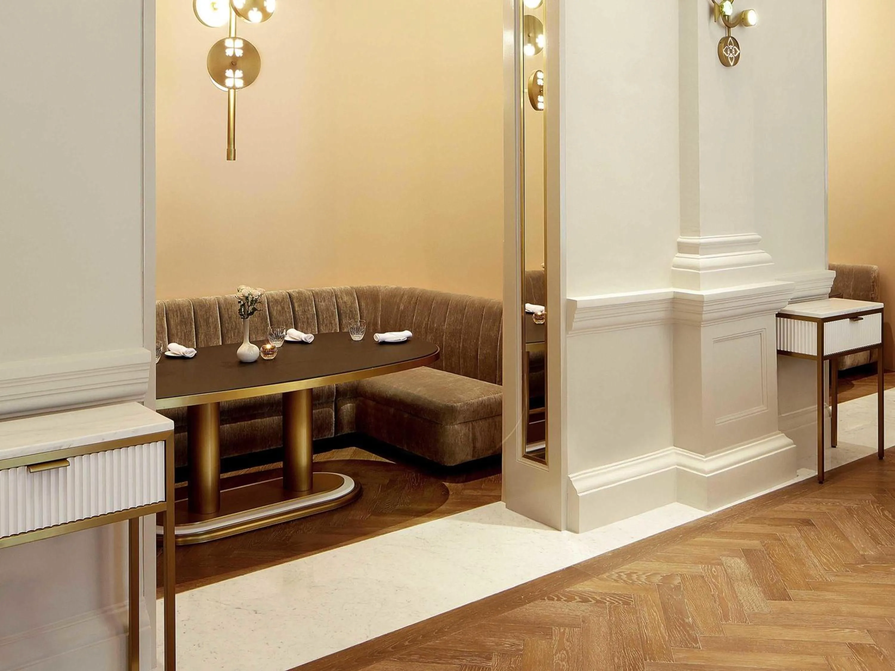 Restaurant/places to eat in Raffles Singapore