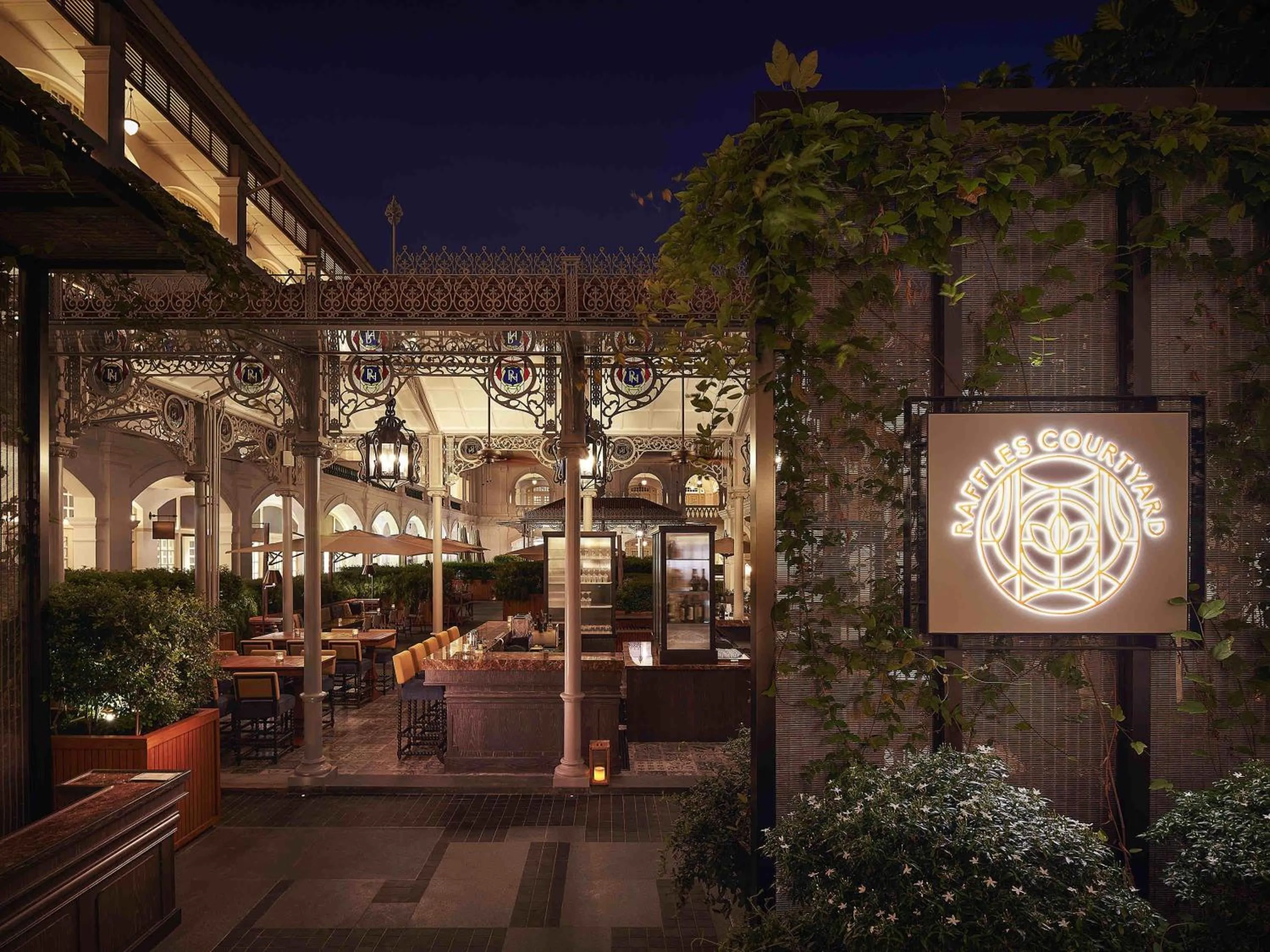 Restaurant/places to eat in Raffles Singapore