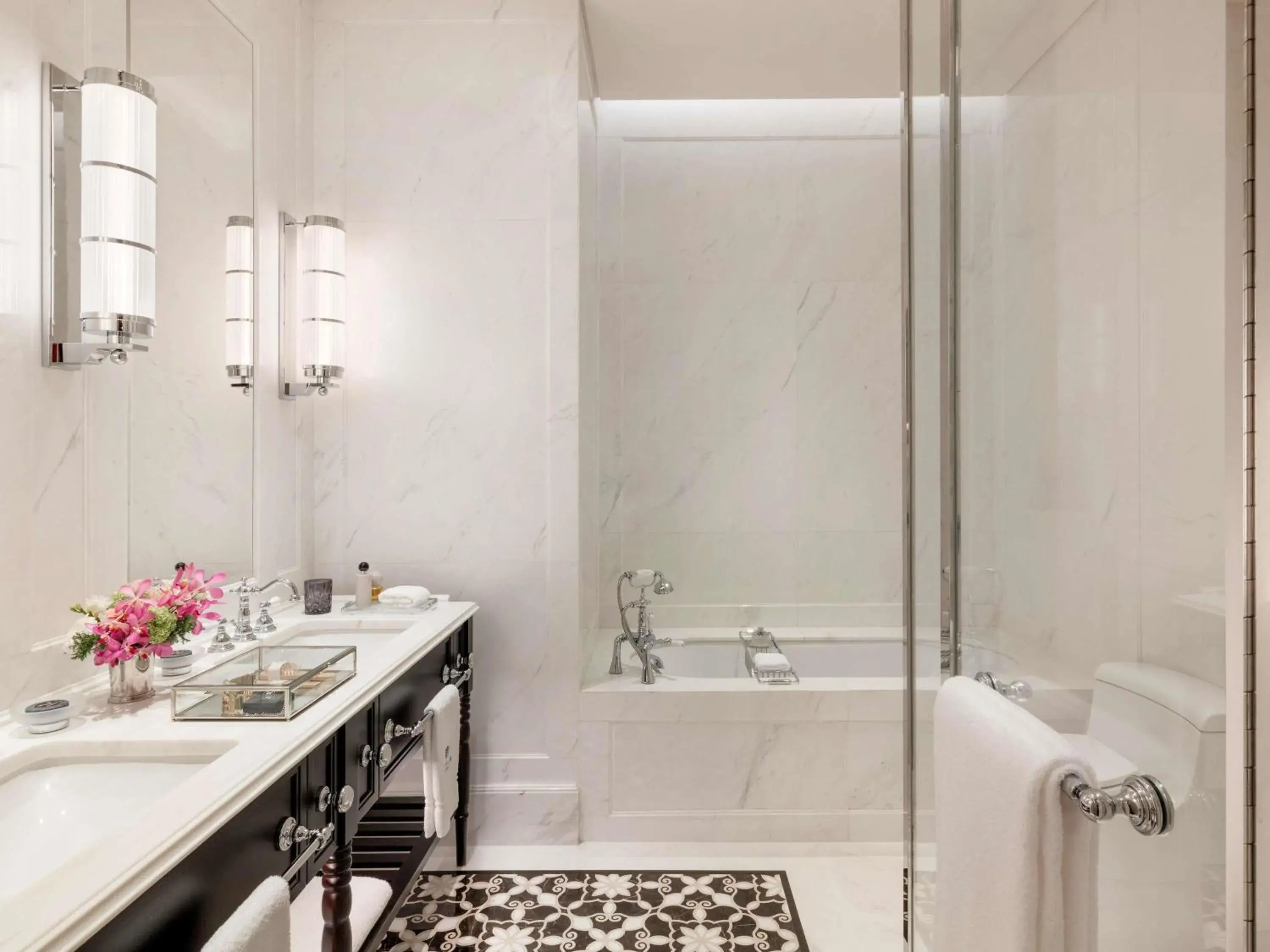 Bedroom in Raffles Singapore Bedroom in Raffles Singapore