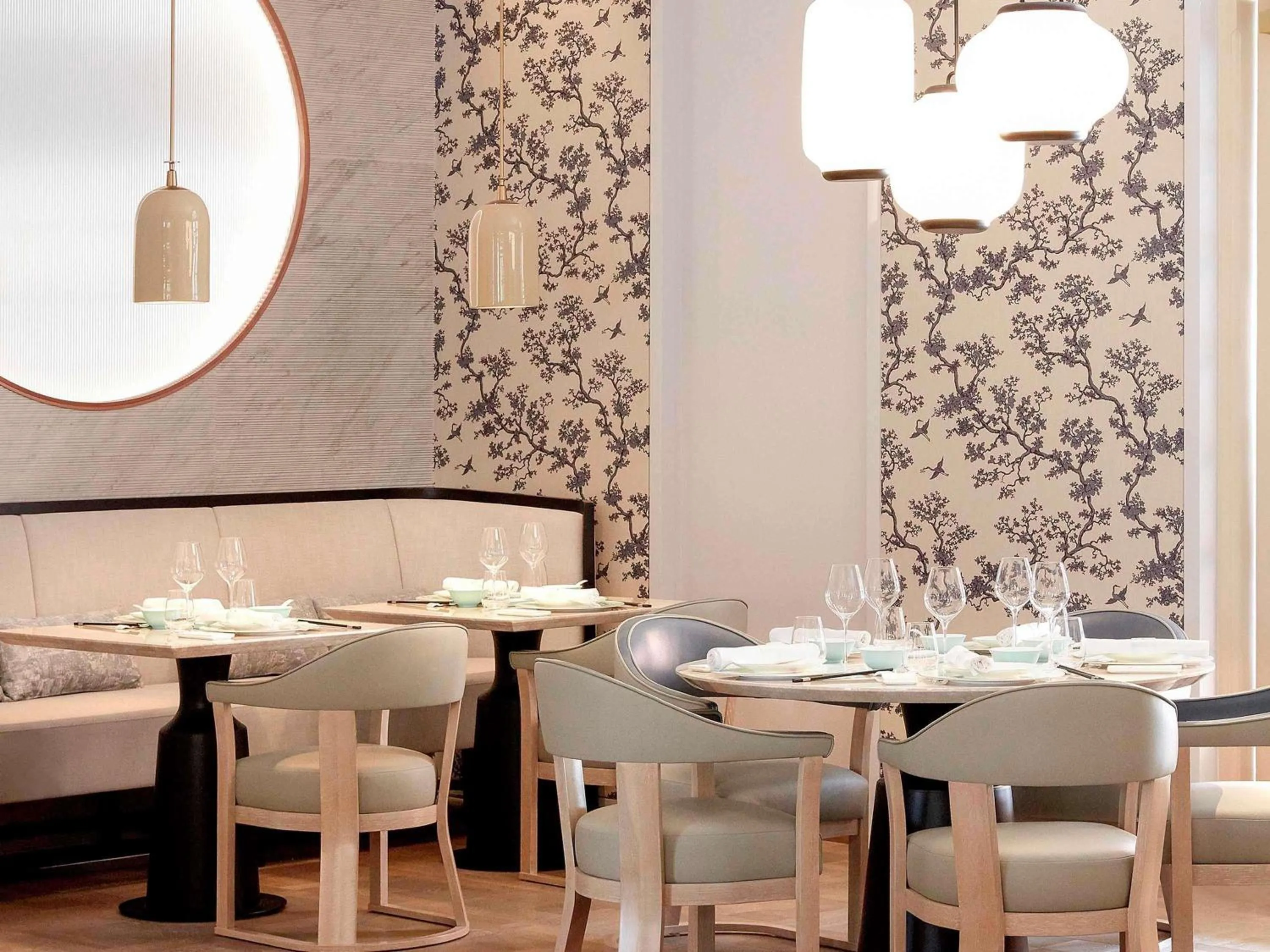 Restaurant/places to eat in Raffles Singapore