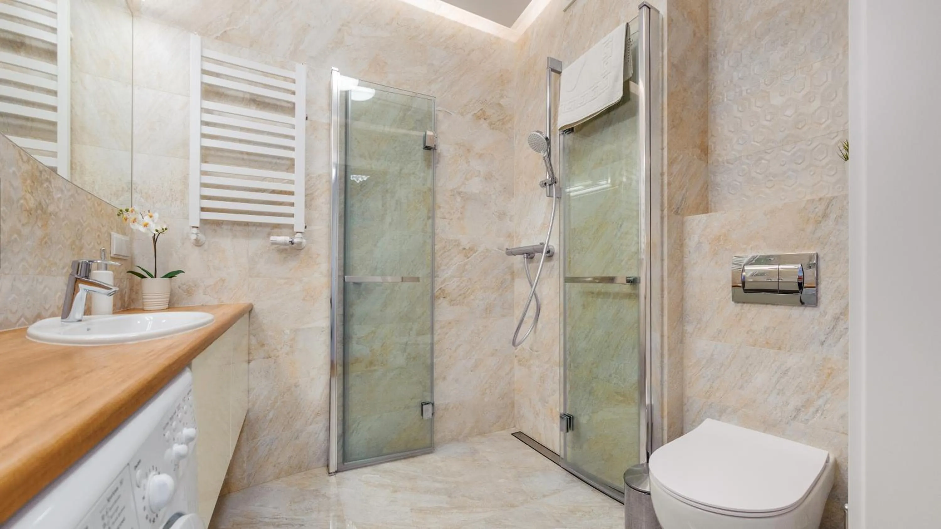 Shower in Na Klifie, Sun & Snow