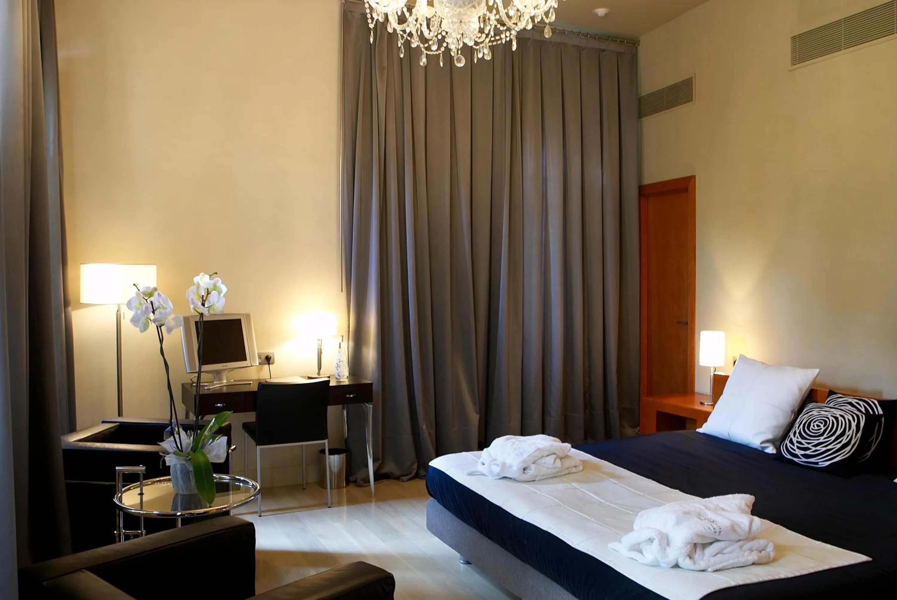 Bedroom, Bed in Hotel Sant Roc