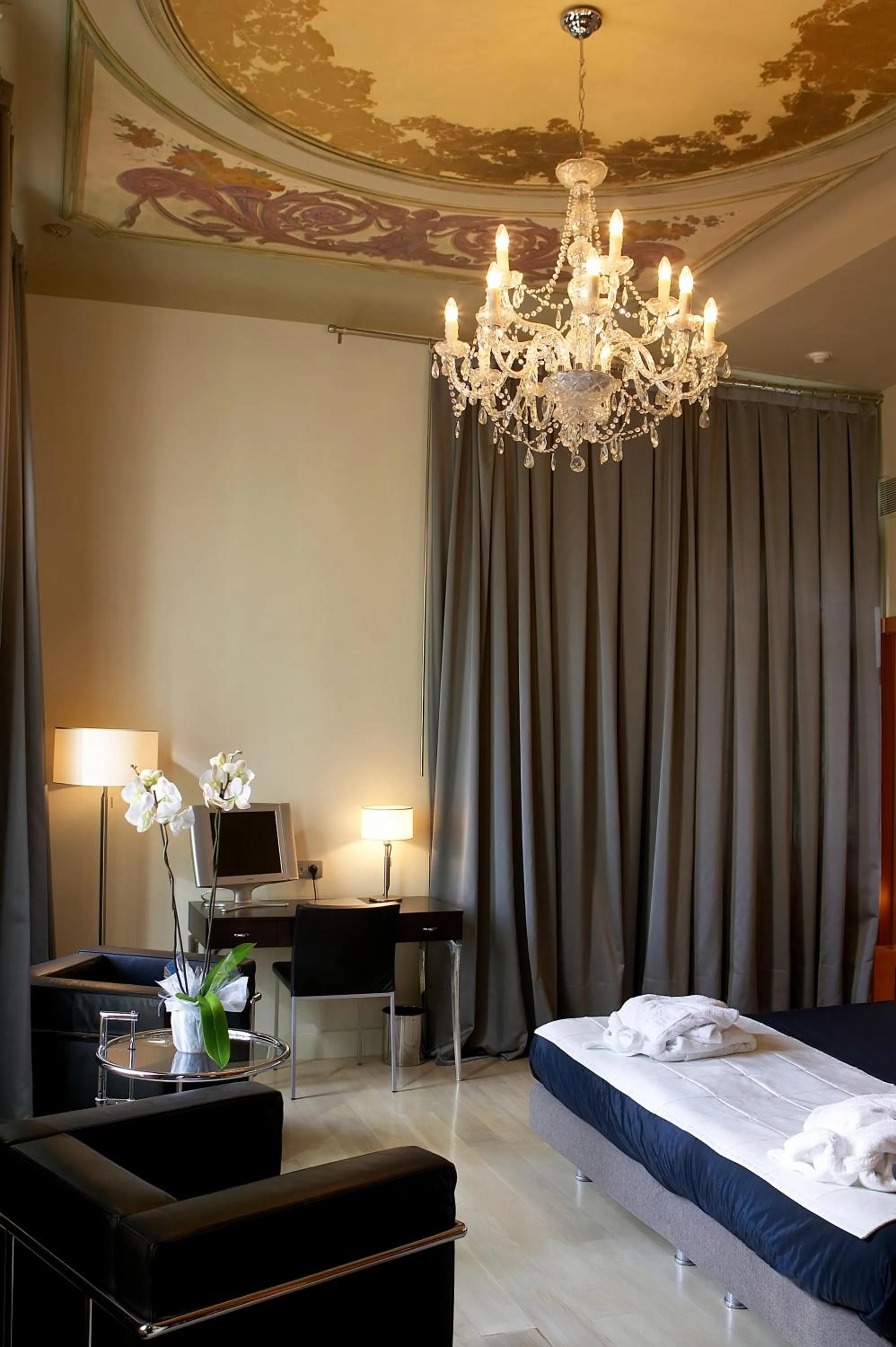 Bedroom, Bed in Hotel Sant Roc