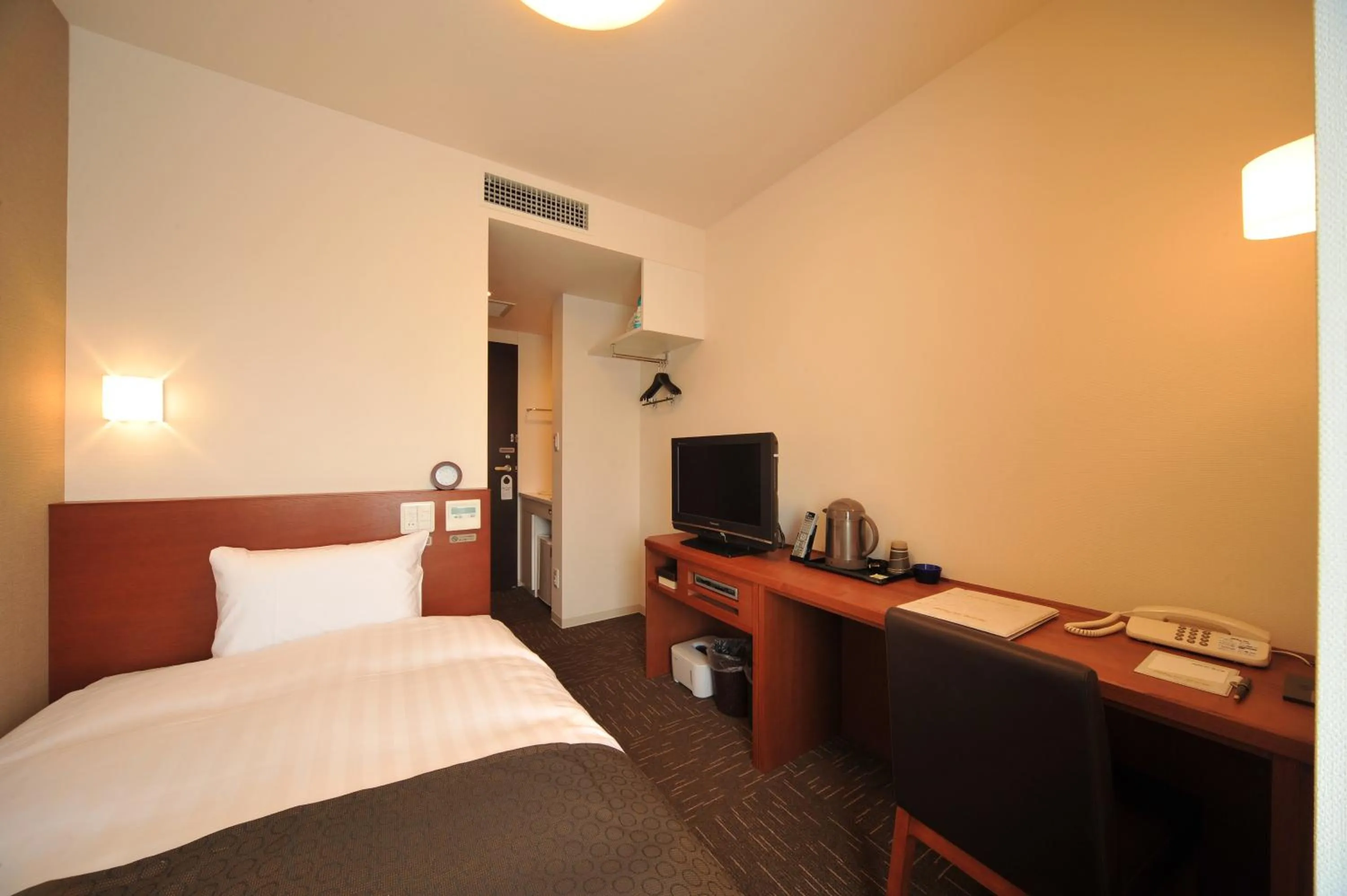 Bedroom, Bed in Dormy Inn Tomakomai