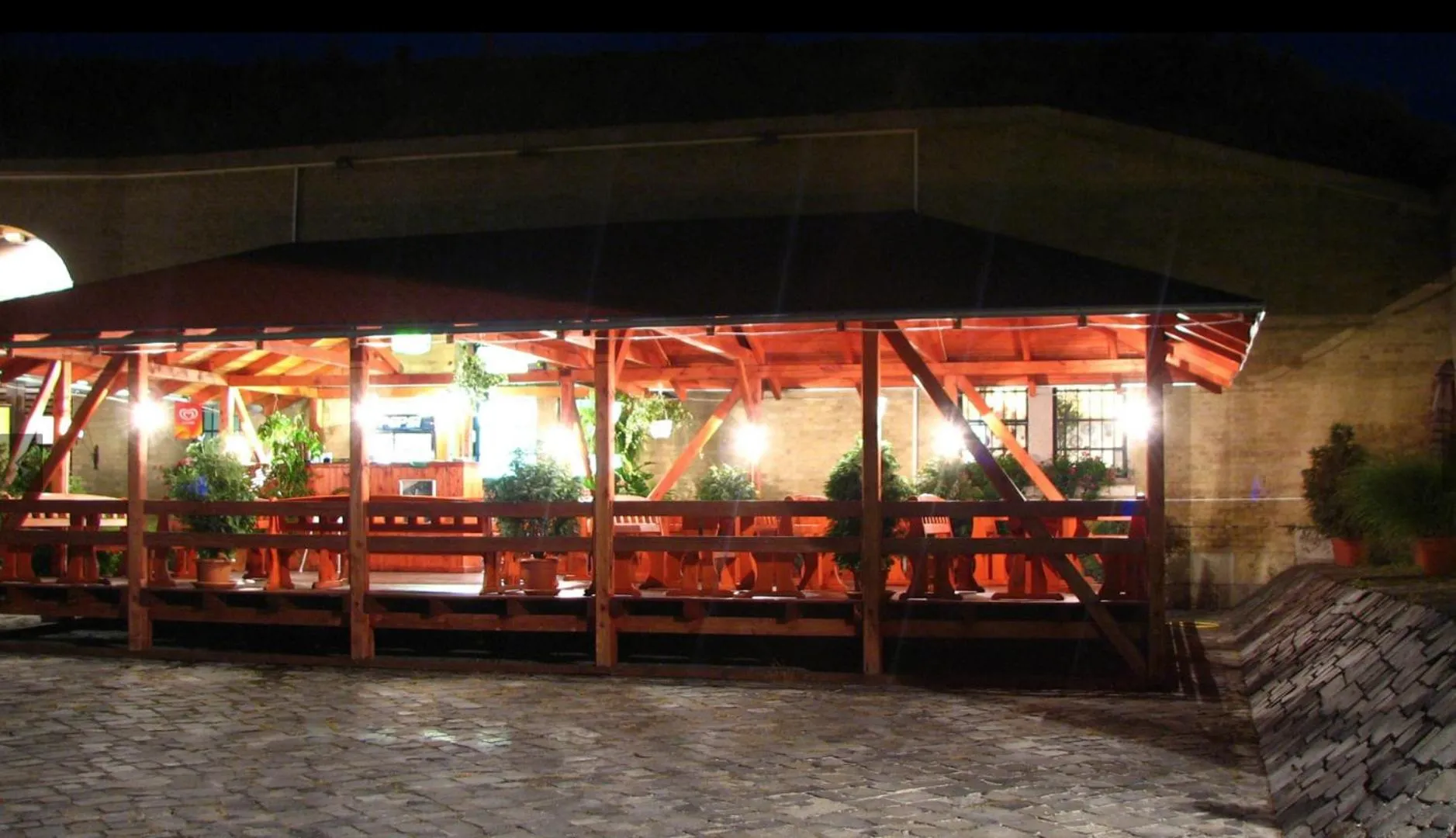 Restaurant/places to eat in Prestige apartment