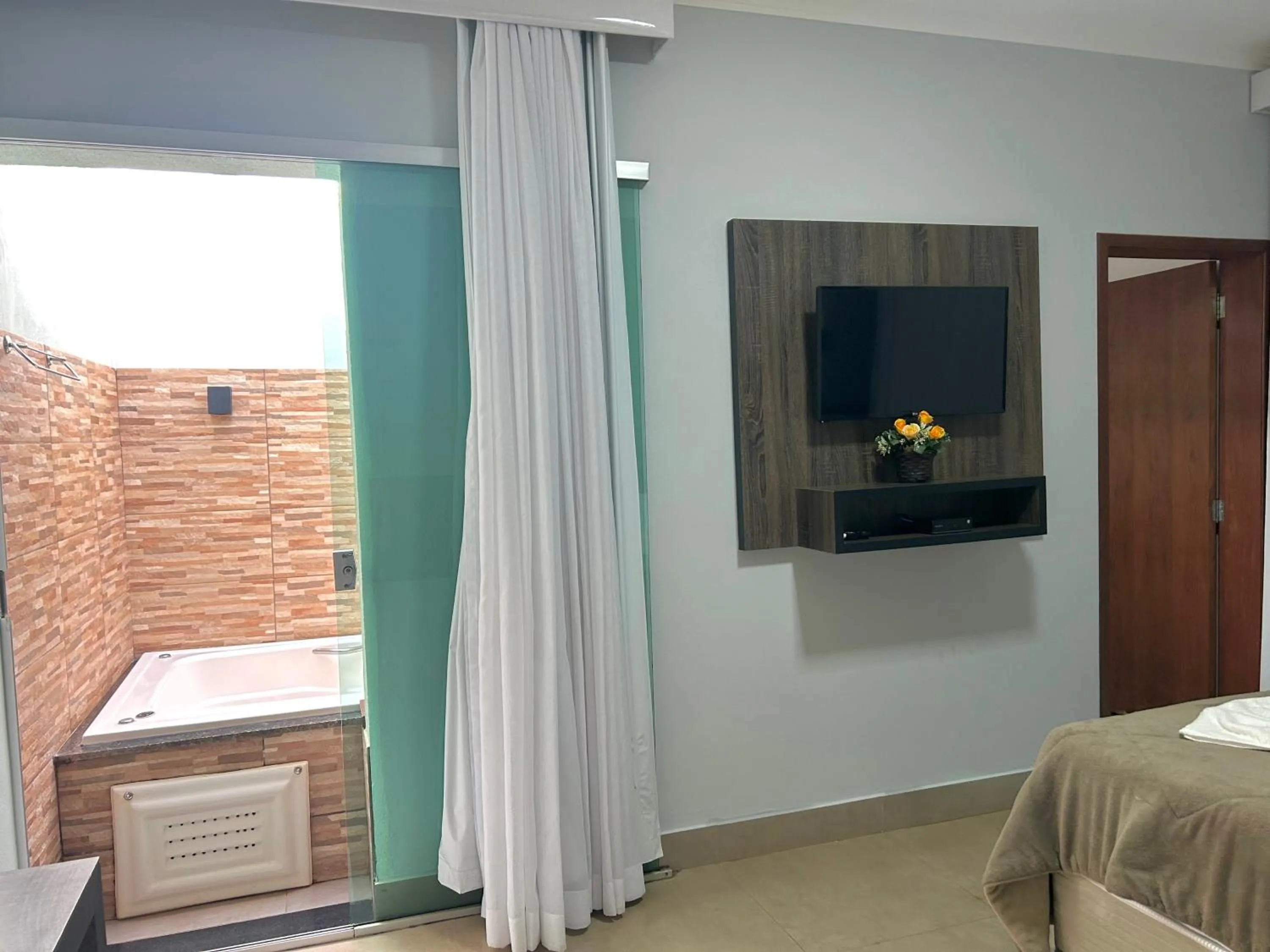 TV and multimedia, Bed in Pousada Rainha Dos Lagos