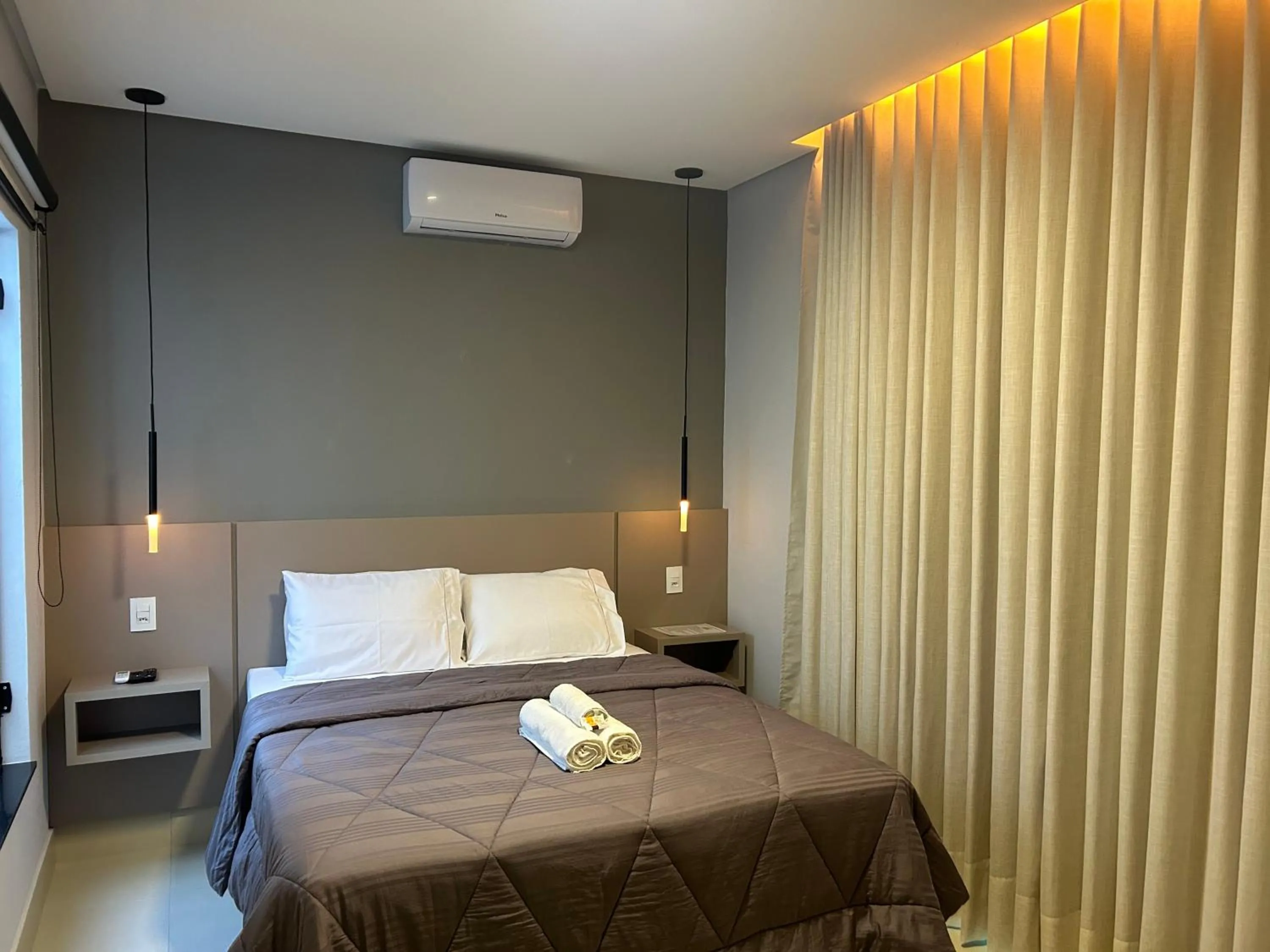 Photo of the whole room, Bed in Pousada Rainha Dos Lagos