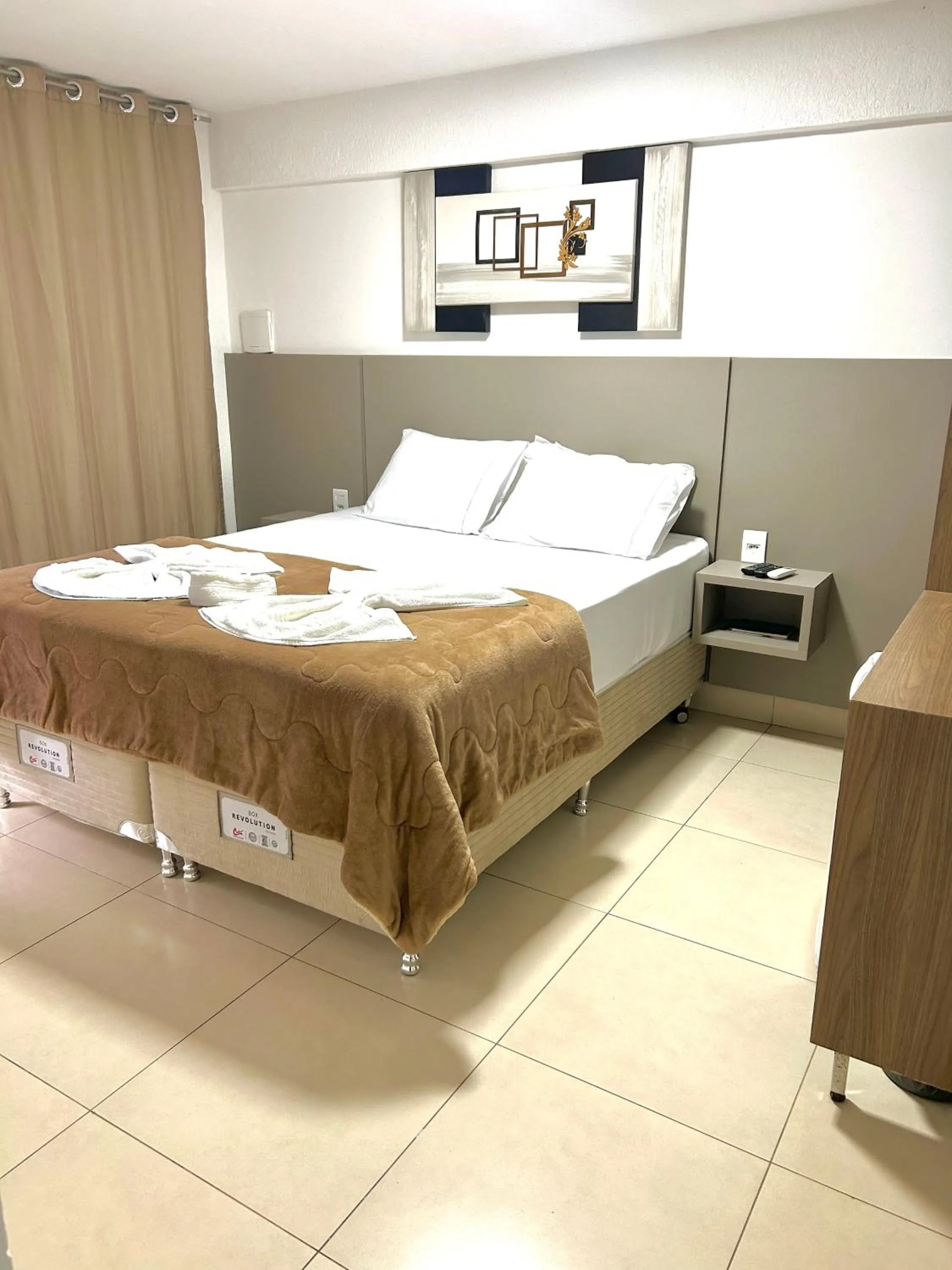 Photo of the whole room, Bed in Pousada Rainha Dos Lagos