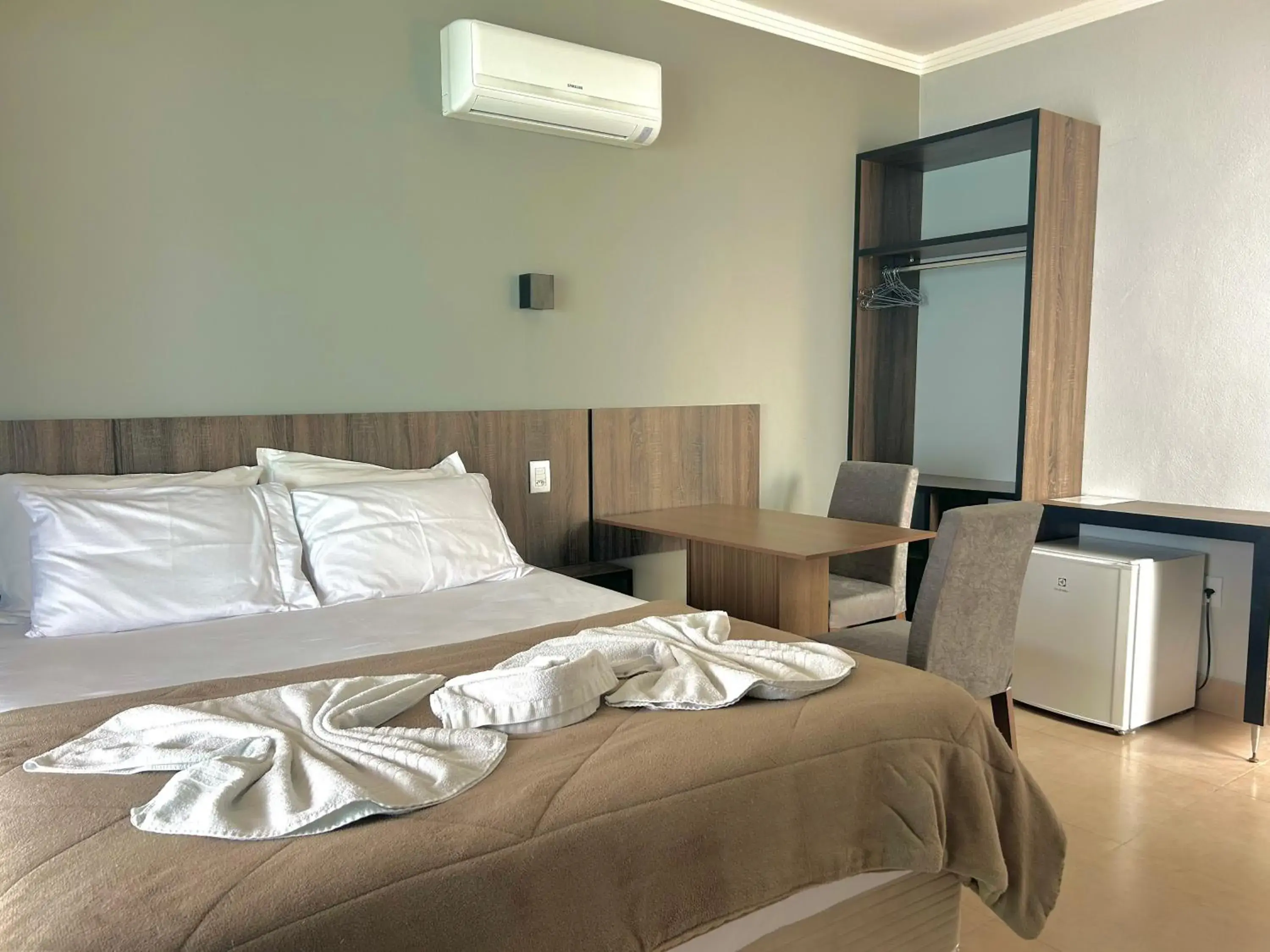 Triple Room with Bath in Pousada Rainha Dos Lagos Triple Room with Bath in Pousada Rainha Dos Lagos