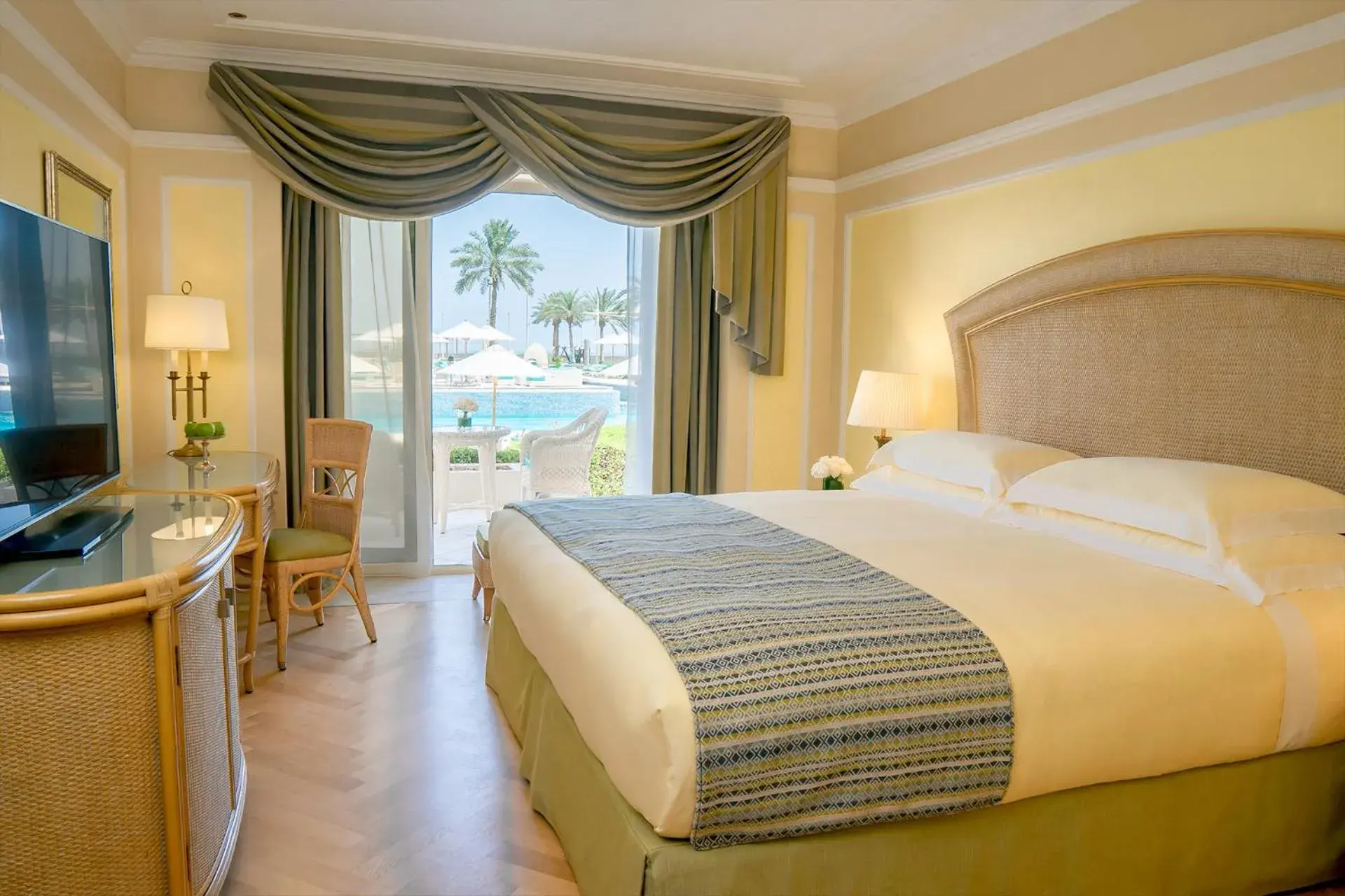 Lanai Room in The Regency Hotel Kuwait Lanai Room in The Regency Hotel Kuwait