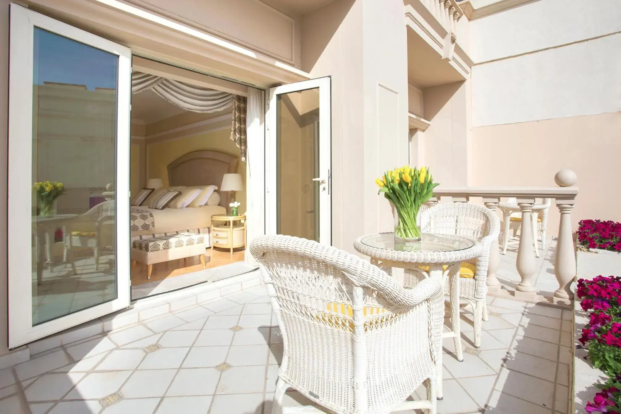 Swimming pool in The Regency Hotel Kuwait Swimming pool in The Regency Hotel Kuwait