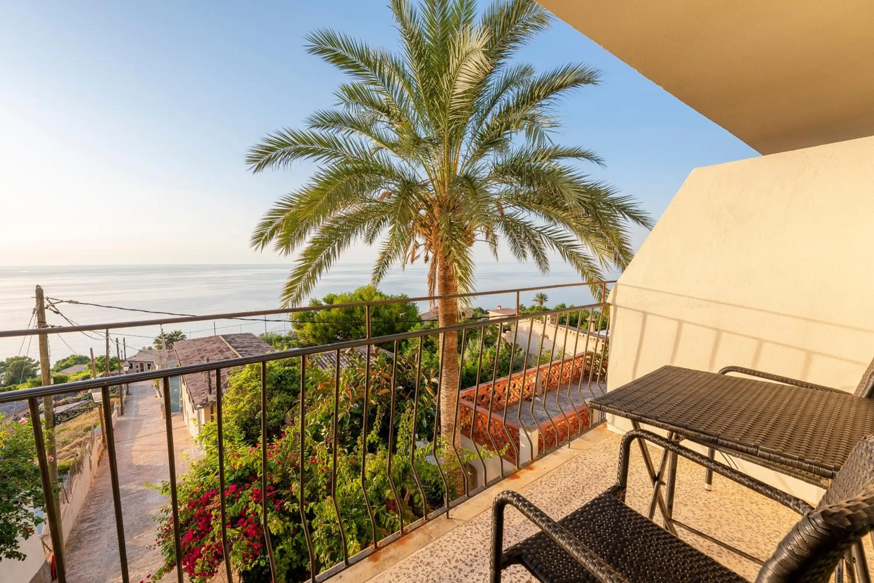 Double Room with Balcony and Sea View in Hostal Sa Baronia Double Room with Balcony and Sea View in Hostal Sa Baronia