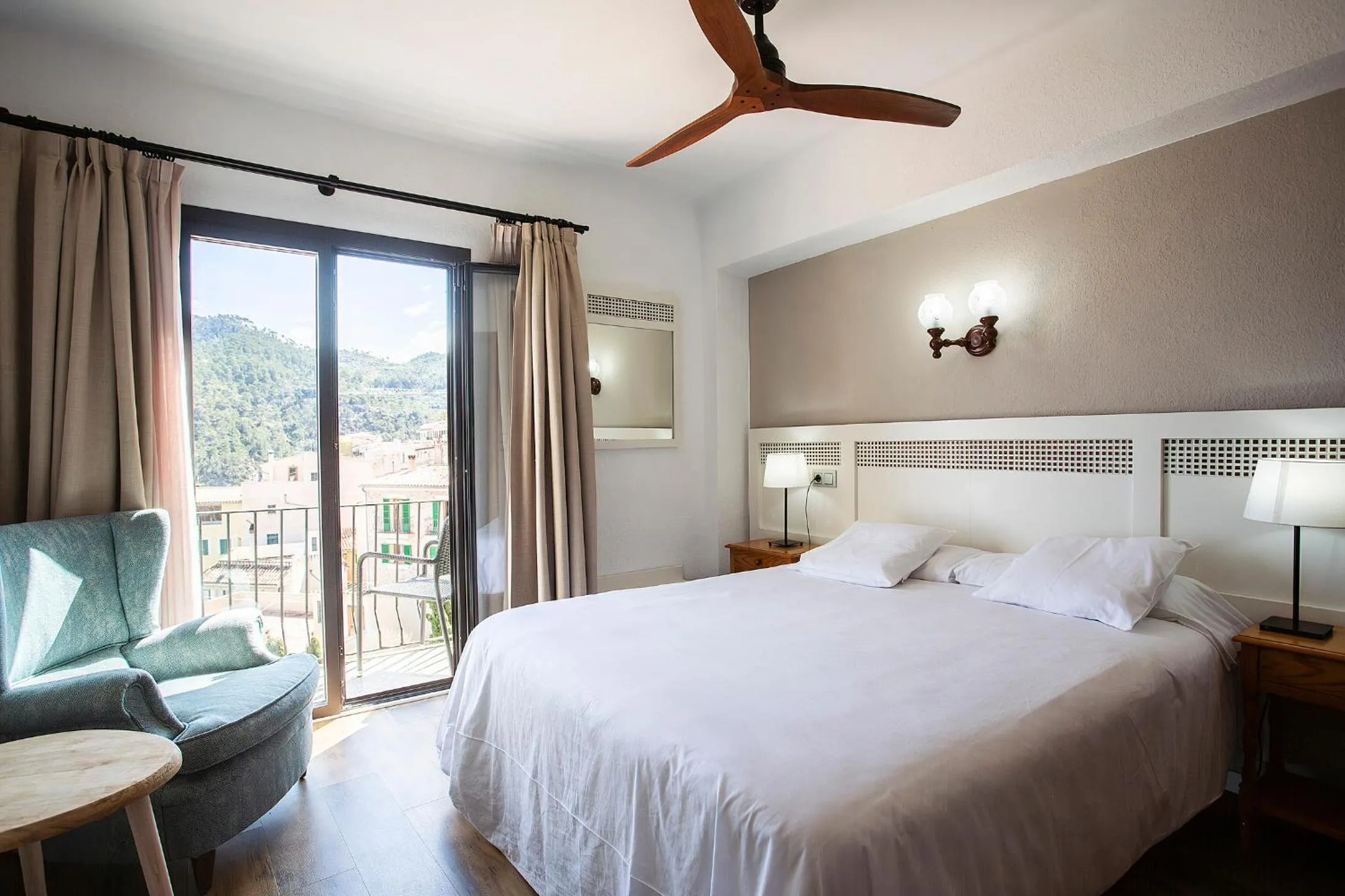 Photo of the whole room, Bed in Hostal Sa Baronia