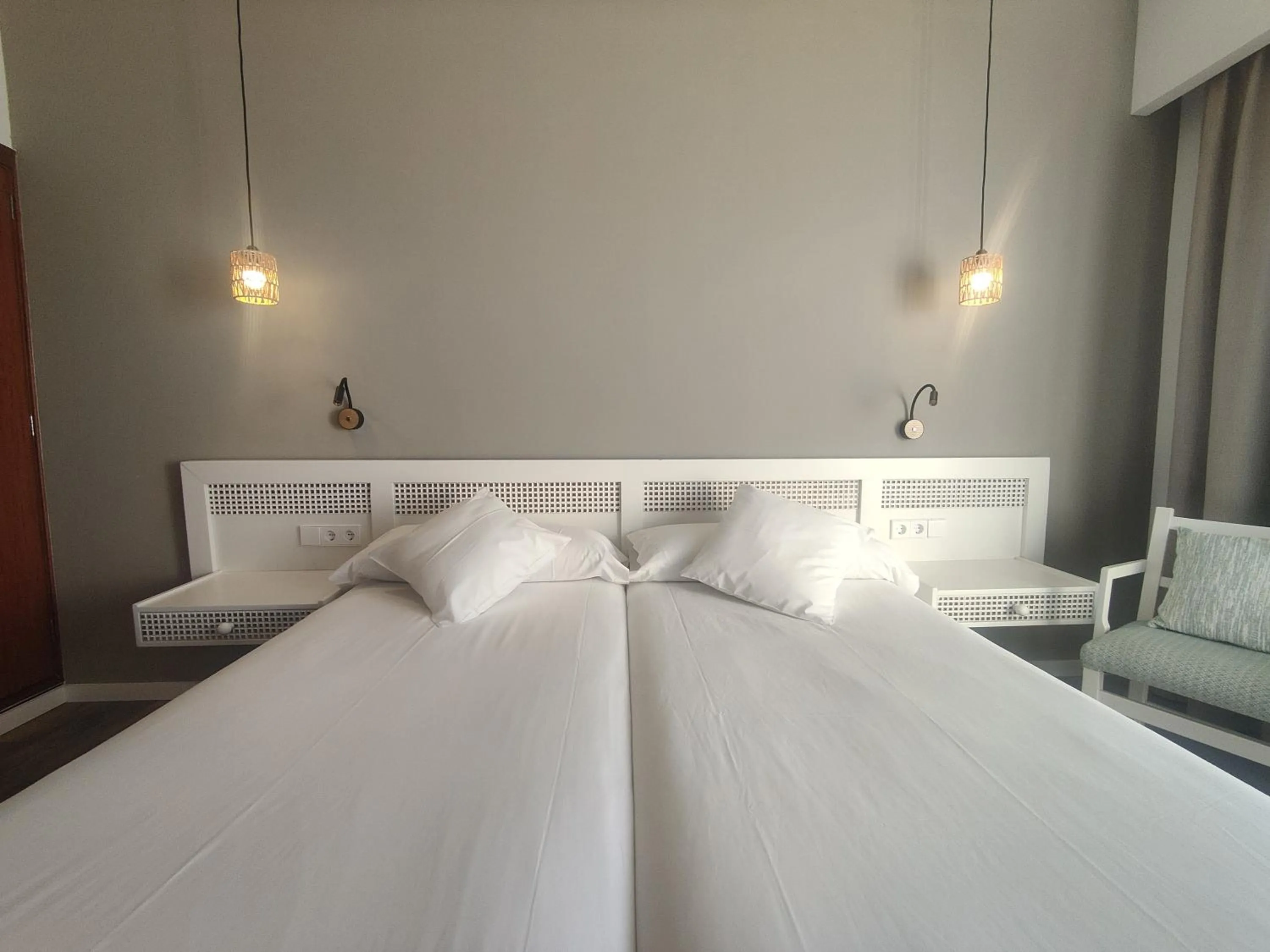 Bedroom, Bed in Hostal Sa Baronia