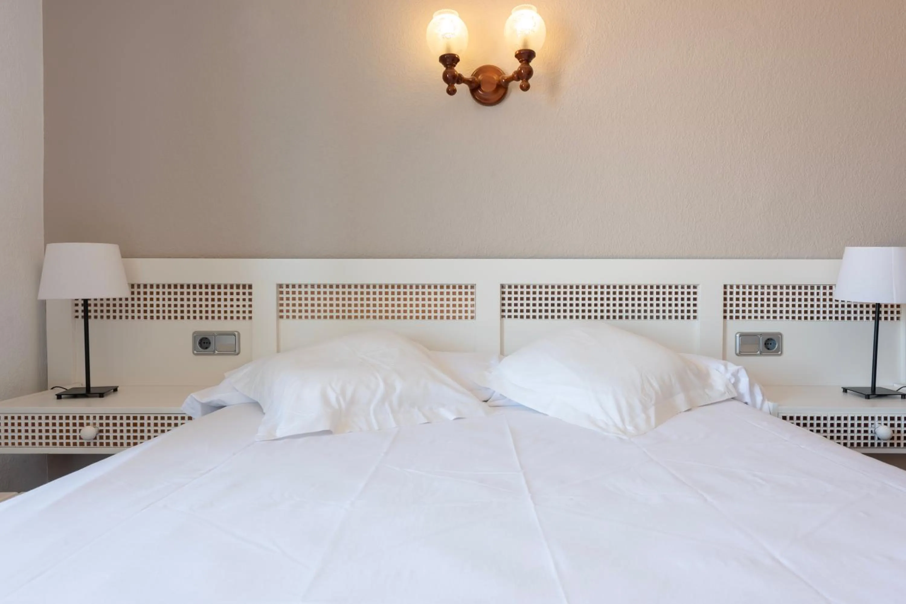 Bedroom, Bed in Hostal Sa Baronia