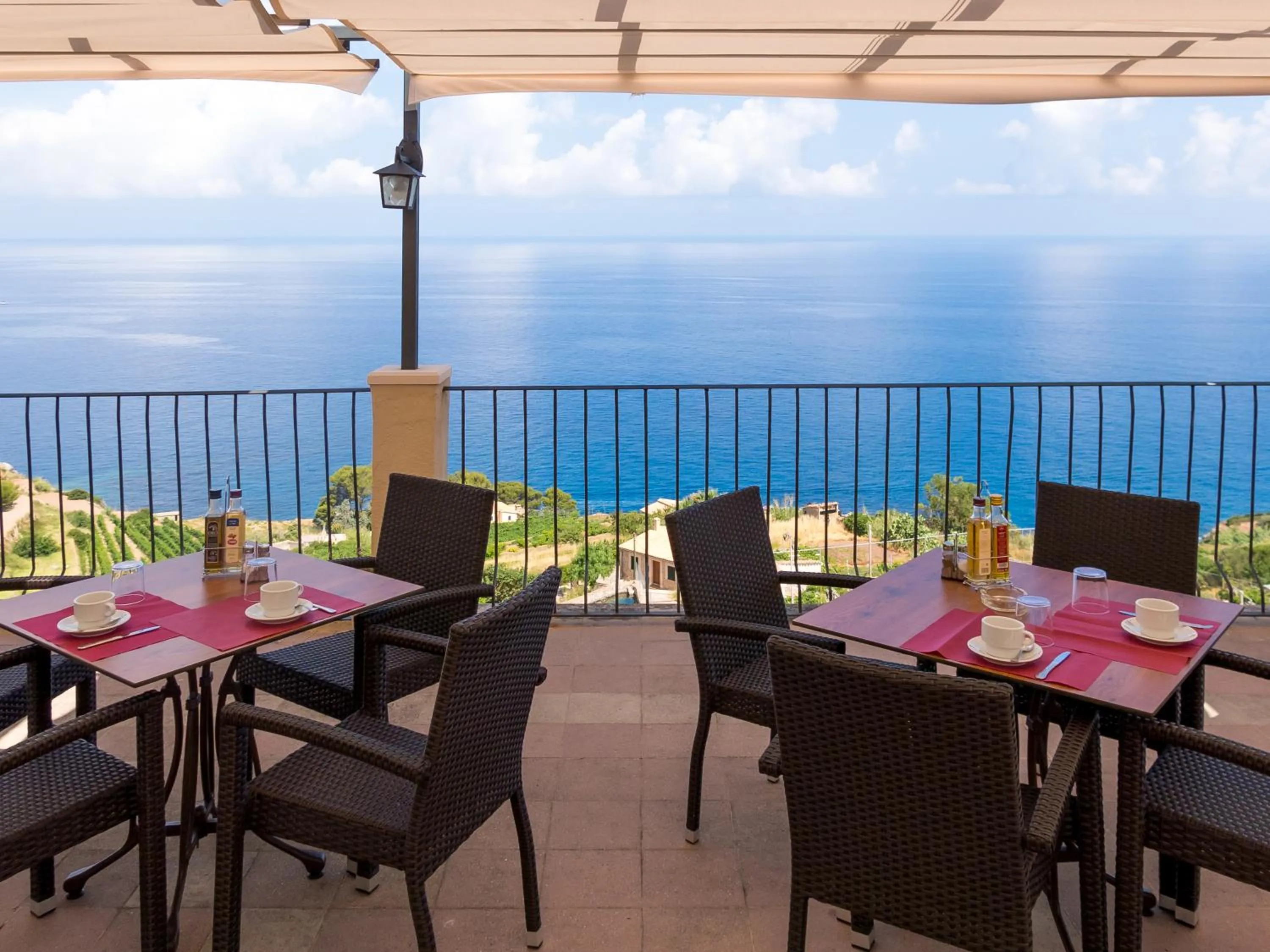 Restaurant/places to eat in Hostal Sa Baronia