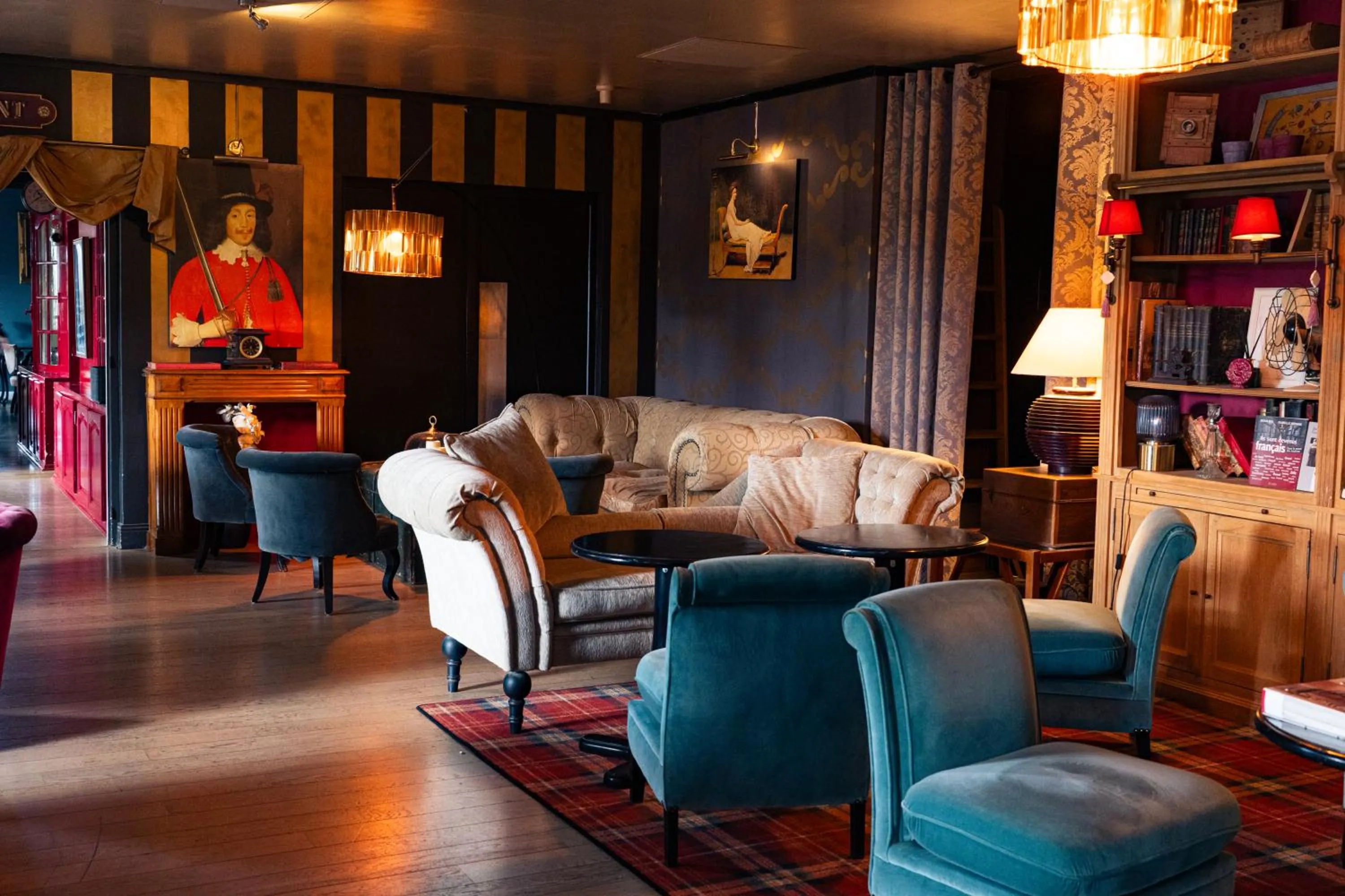 Communal lounge/ TV room in Hôtel Le Mercator