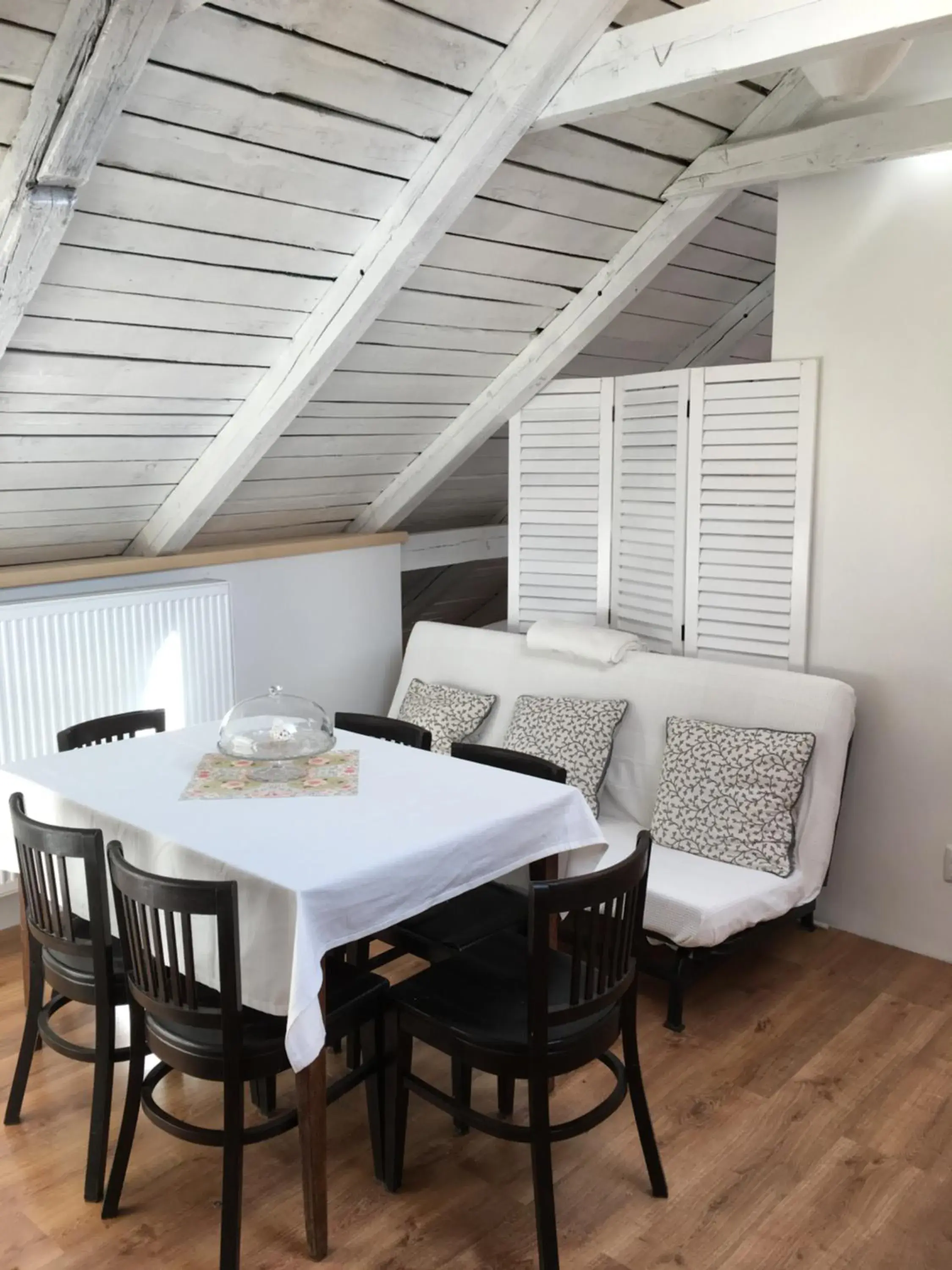Apartment with Balcony and Garden View - single occupancy in House Apartmentshumpolec + Garden Apartment with Balcony and Garden View - single occupancy in House Apartmentshumpolec + Garden