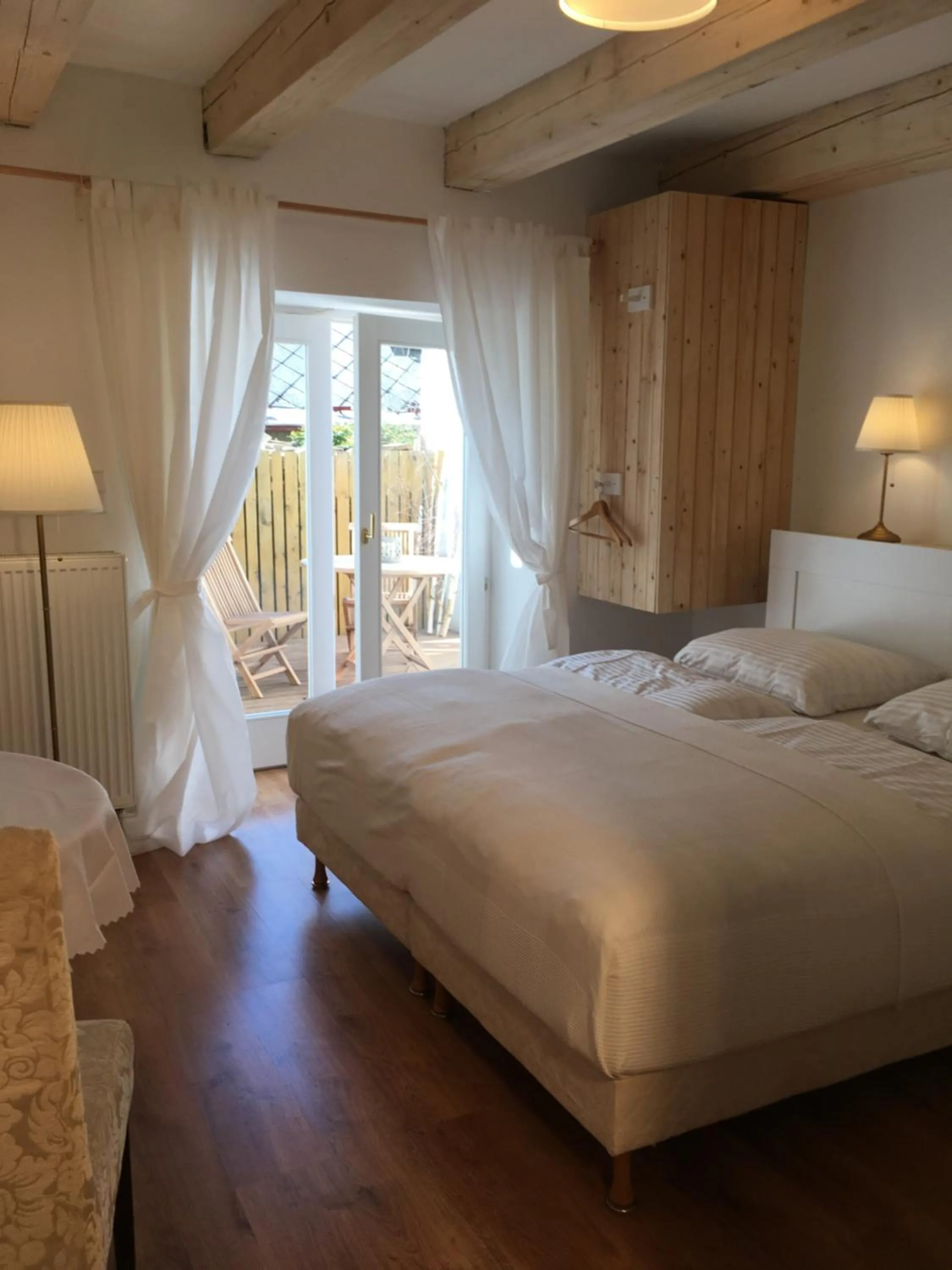 Apartment with Terrace - single occupancy in House Apartmentshumpolec + Garden