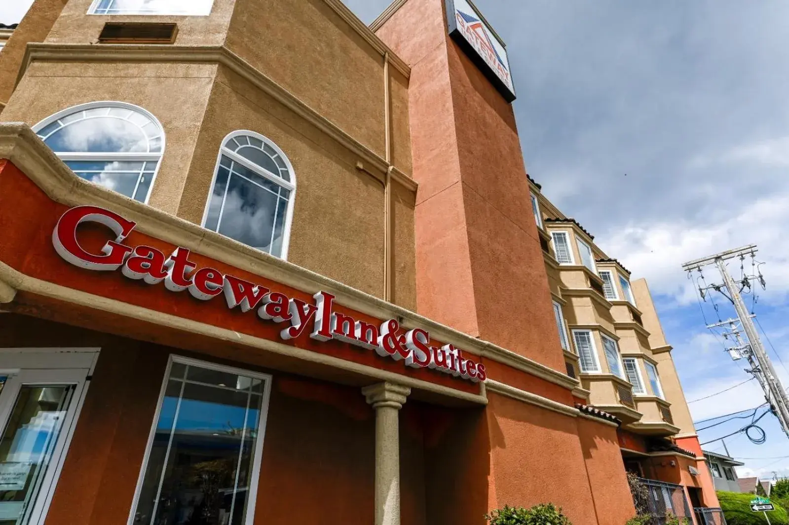 Property building in Gateway Inn and Suites San Francisco SFO Airport Property building in Gateway Inn and Suites San Francisco SFO Airport