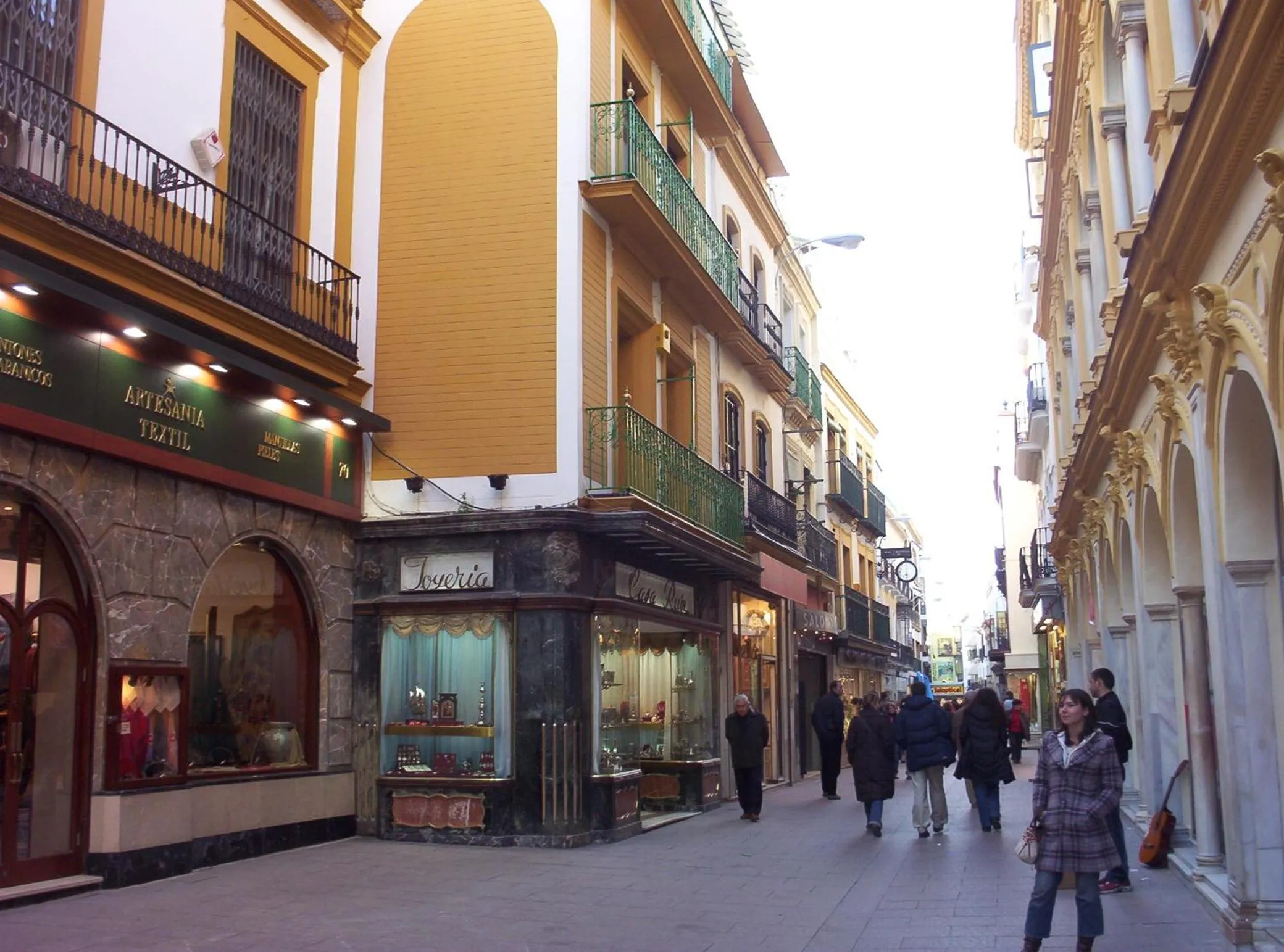 Hostly Acetres 1A loft in city center, comunal terrace, fibre,parking optional