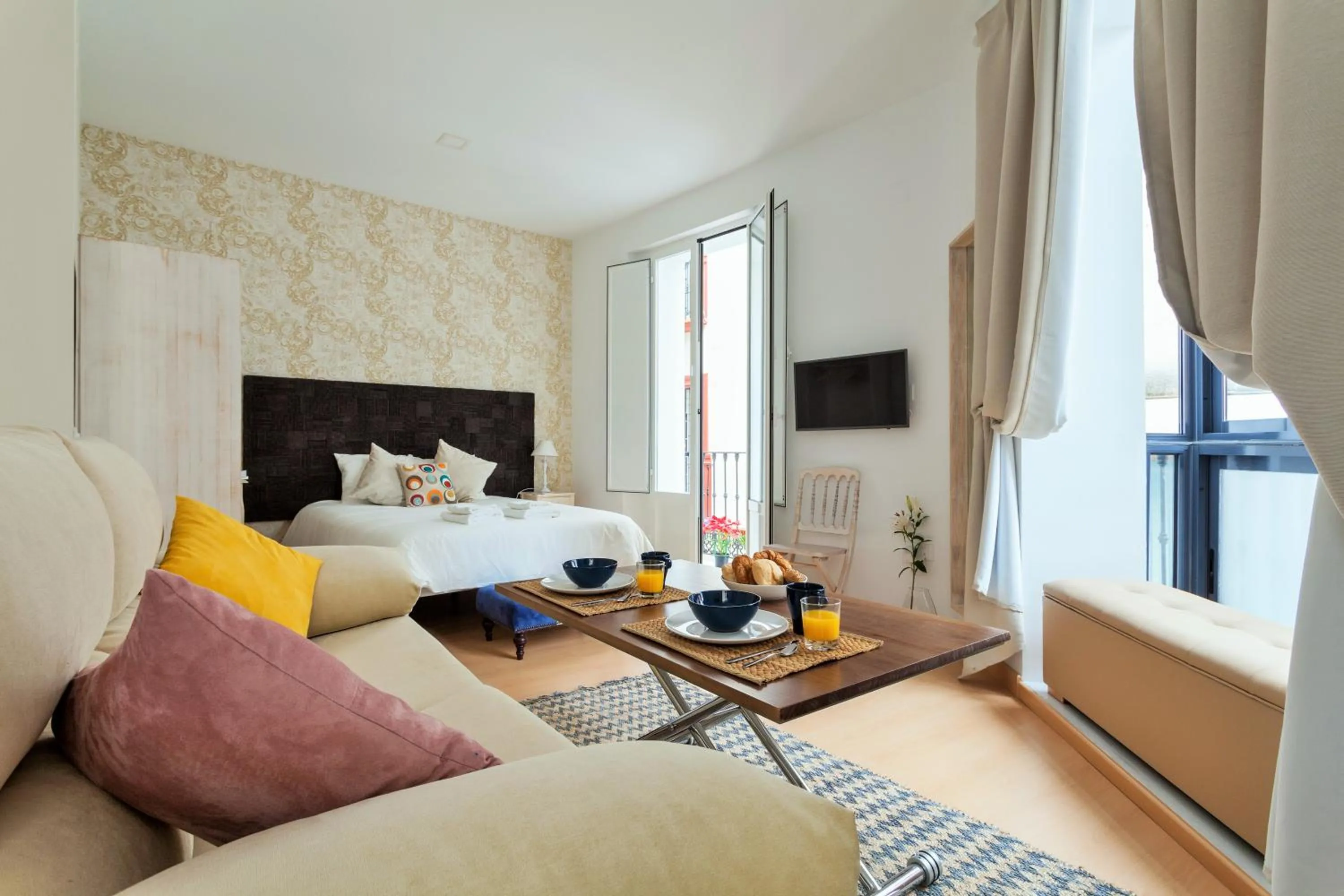 Bed in Hostly Acetres 1A loft in city center, comunal terrace, fibre,parking optional