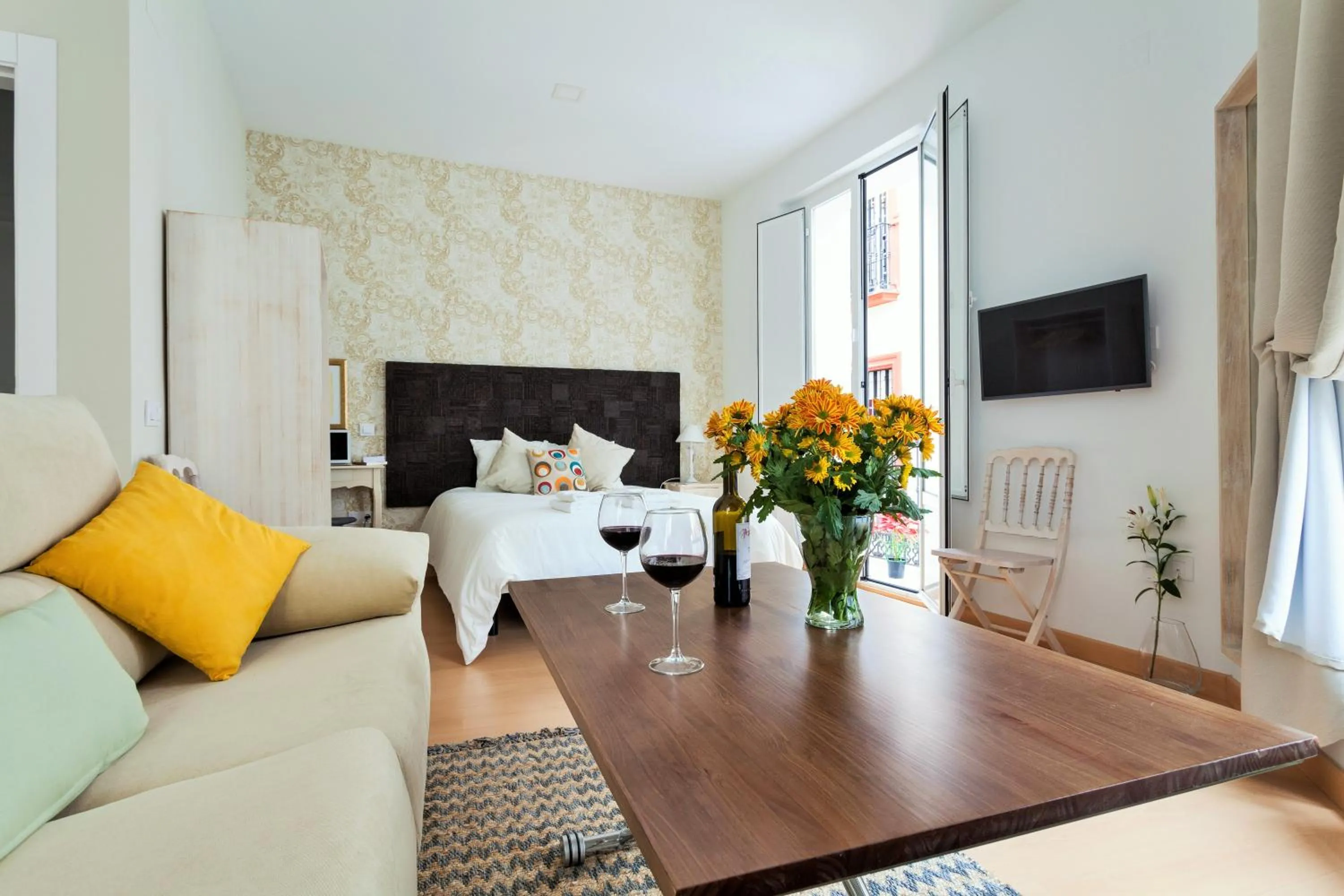 Hostly Acetres 1A loft in city center, comunal terrace, fibre,parking optional