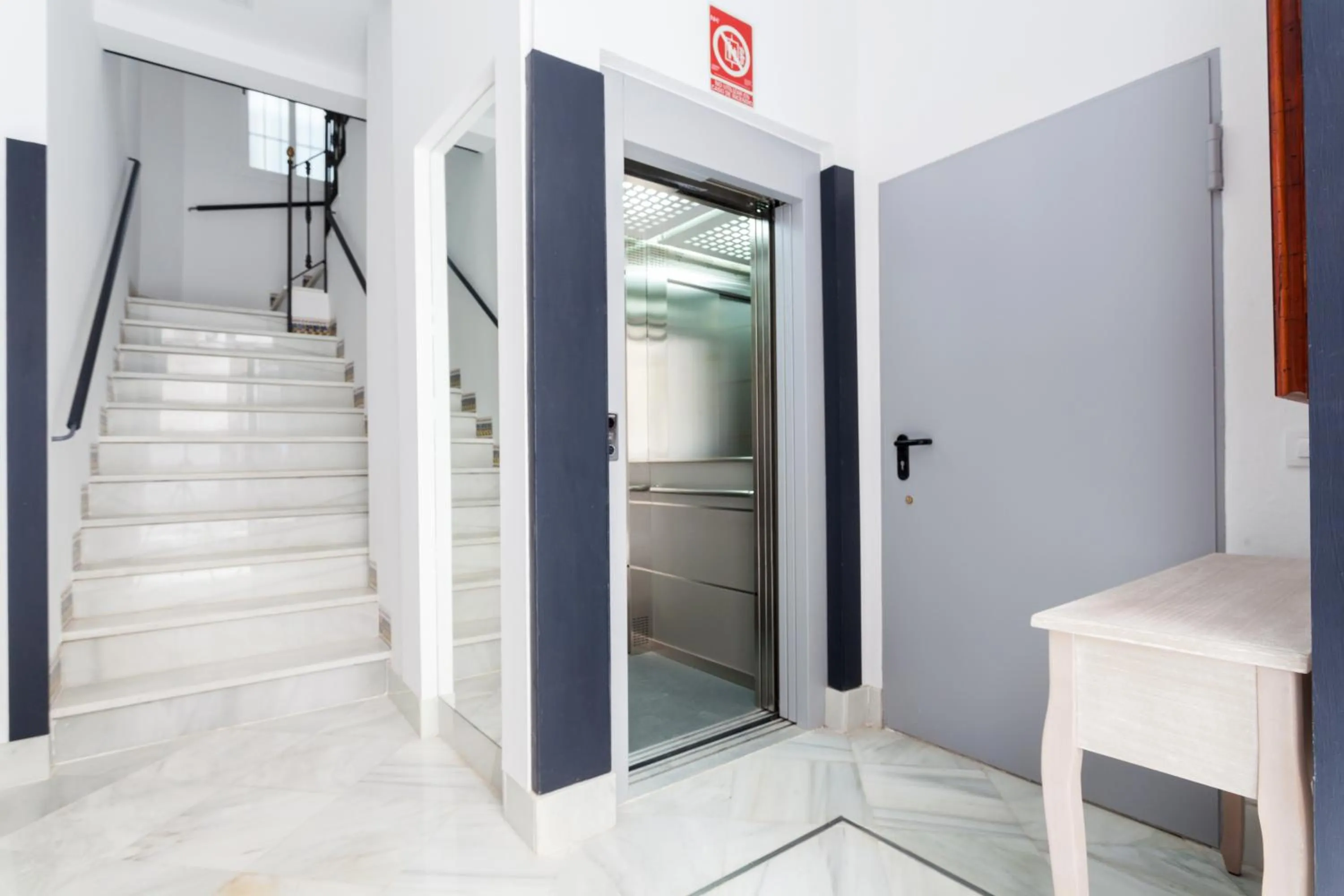 Hostly Acetres 1A loft in city center, comunal terrace, fibre,parking optional
