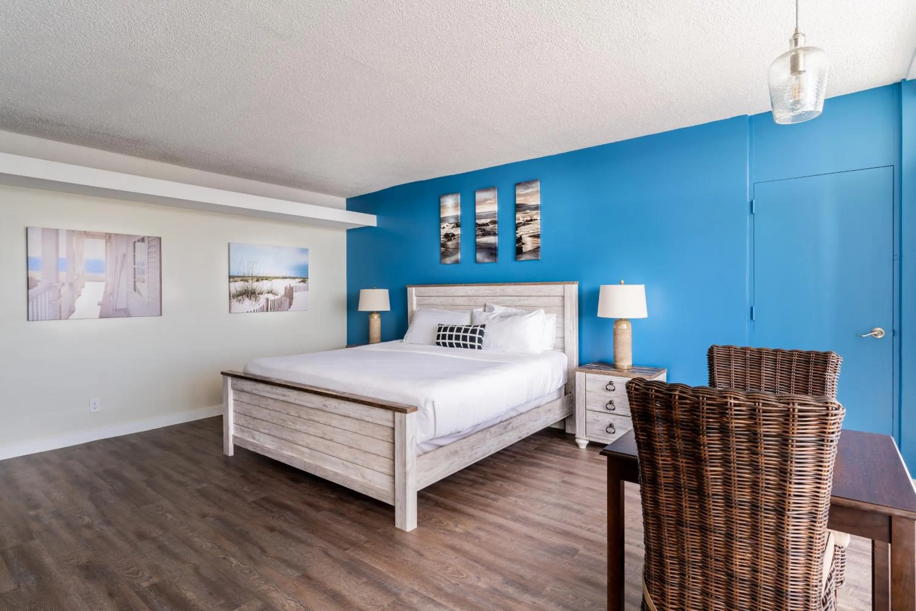 Photo of the whole room, Bed in Sands Harbor Resort and Marina