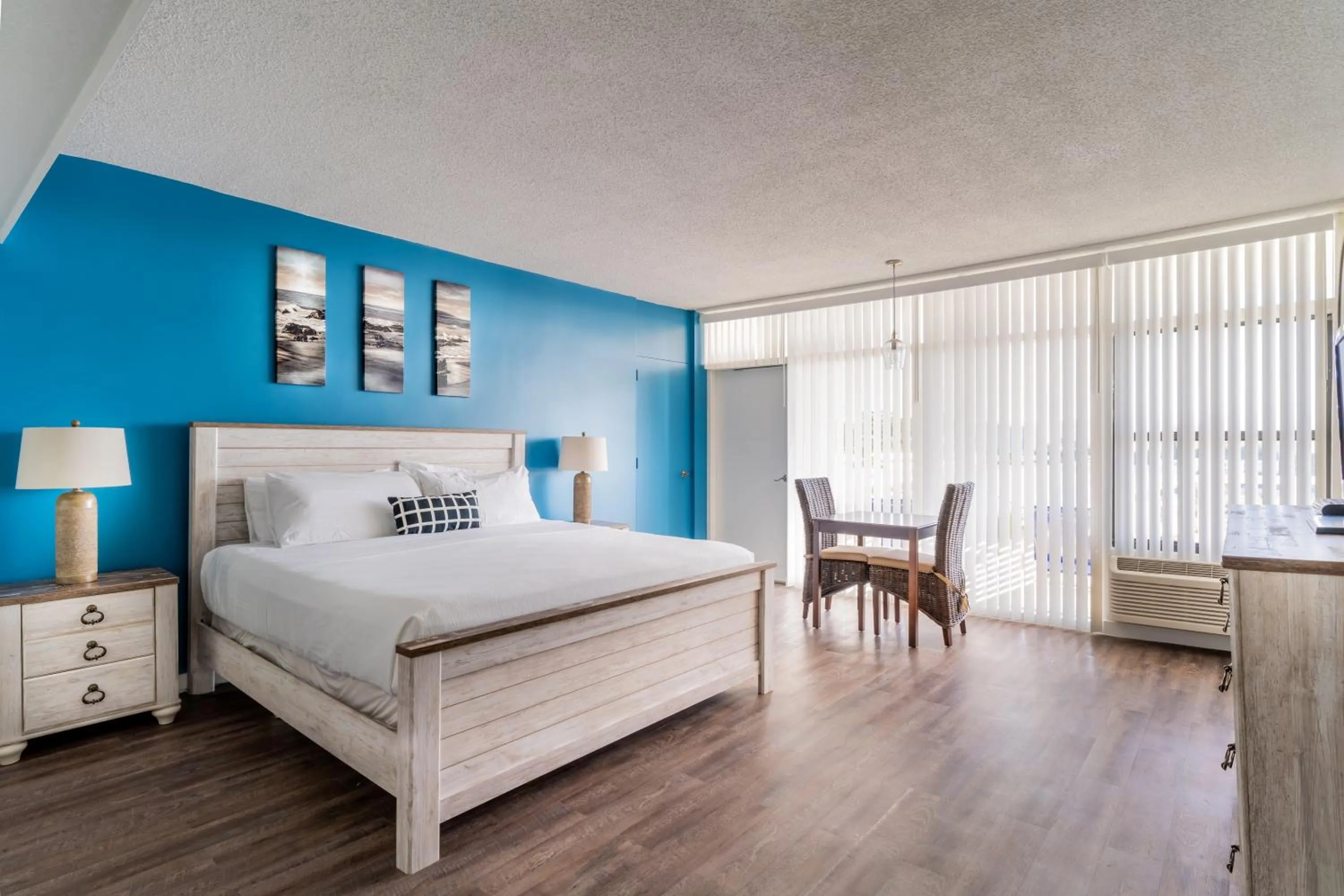 Photo of the whole room, Bed in Sands Harbor Resort and Marina