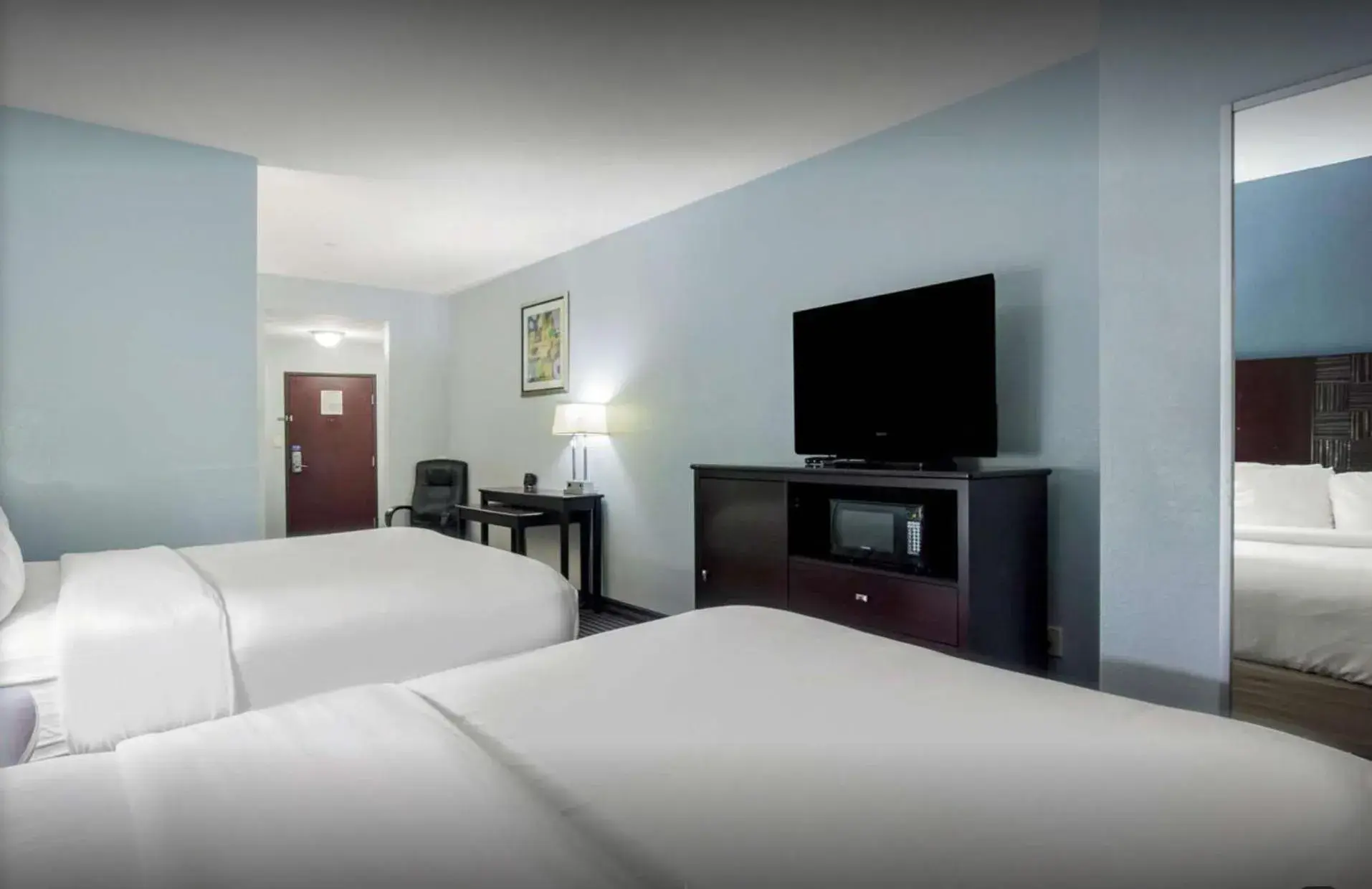 Queen Room with Two Queen Beds - single occupancy - Disability Access - Non-Smoking in Motel 6-Mineral Wells, TX Queen Room with Two Queen Beds - single occupancy - Disability Access - Non-Smoking in Motel 6-Mineral Wells, TX