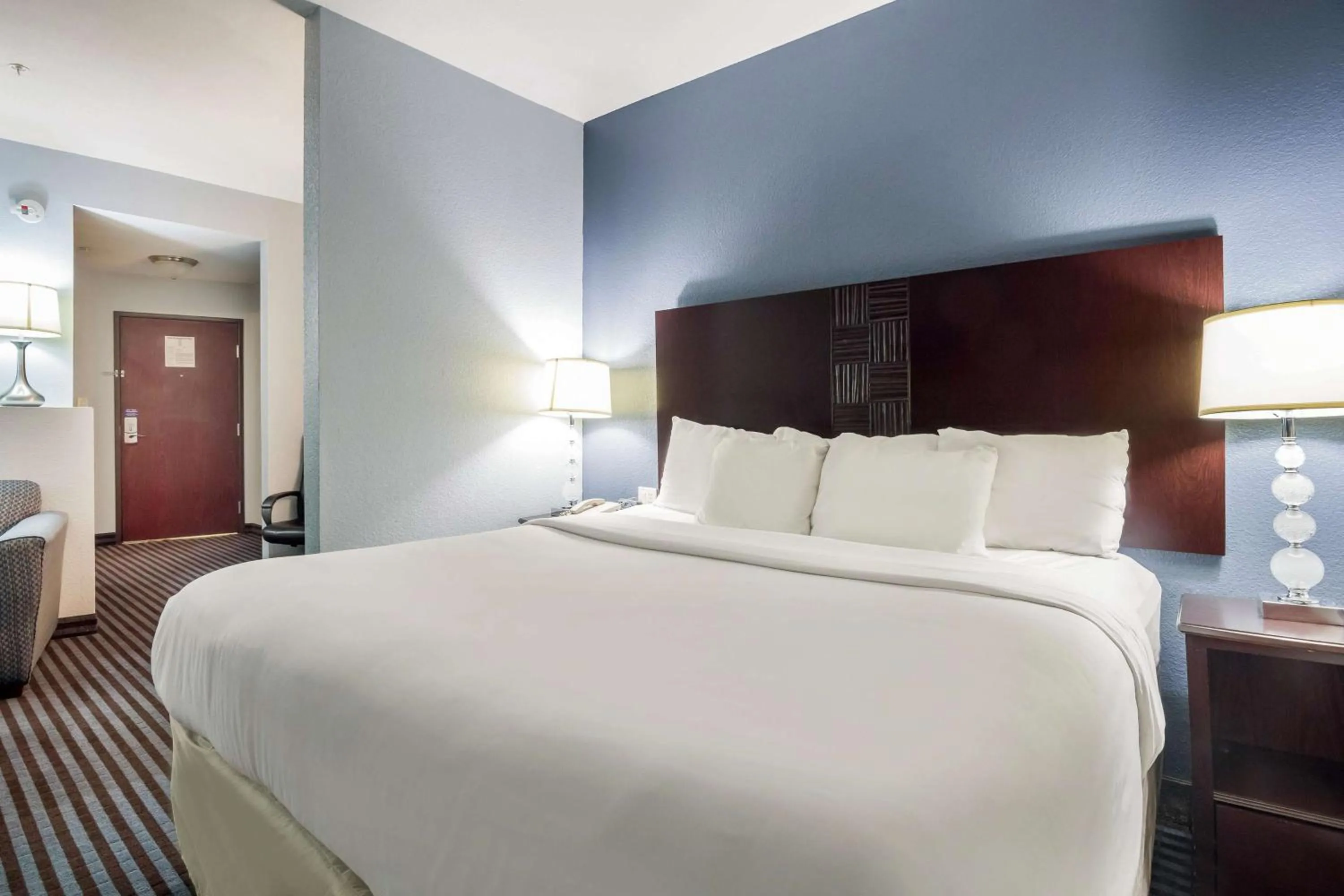 Photo of the whole room, Bed in Motel 6-Mineral Wells, TX