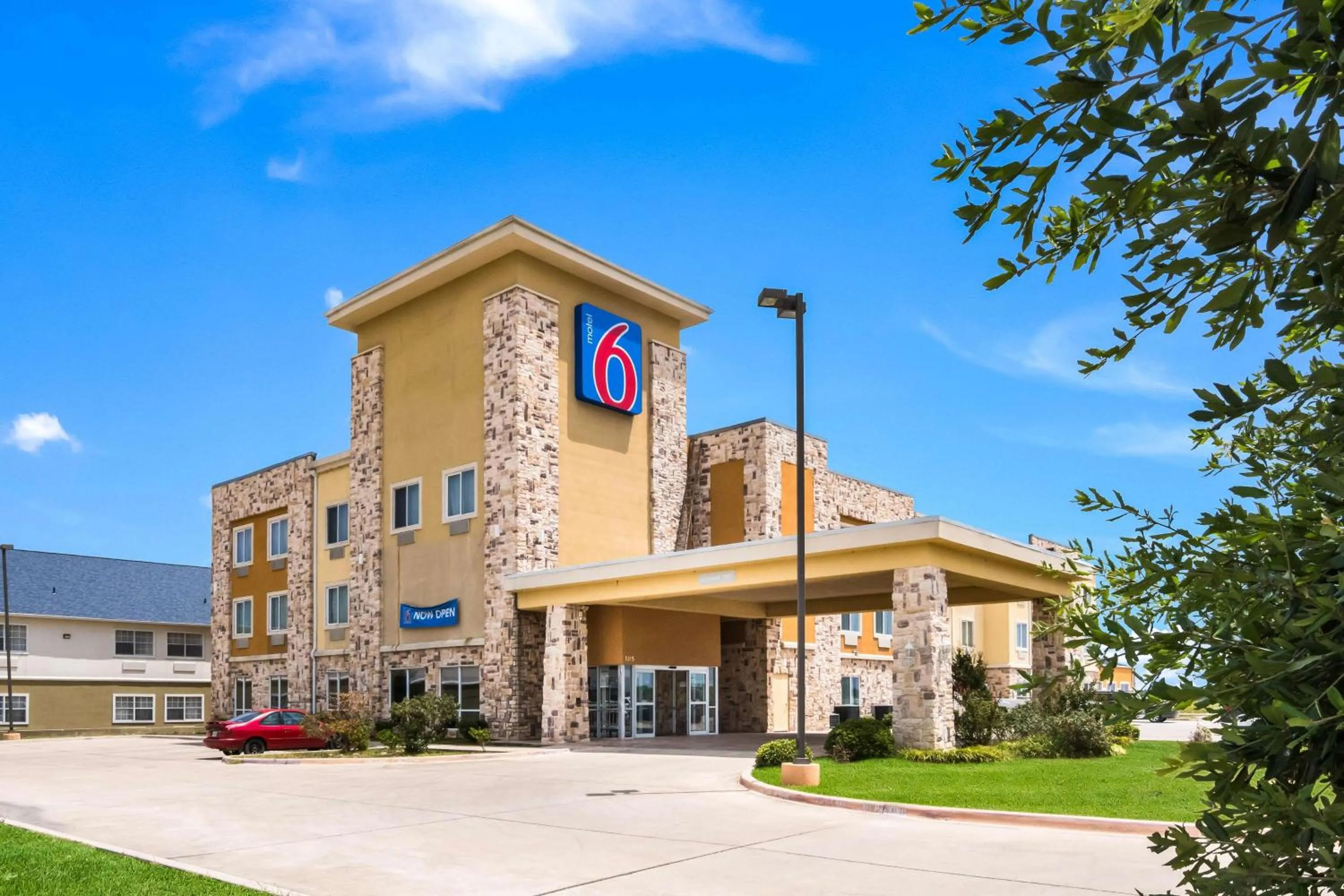 Property building in Motel 6-Mineral Wells, TX
