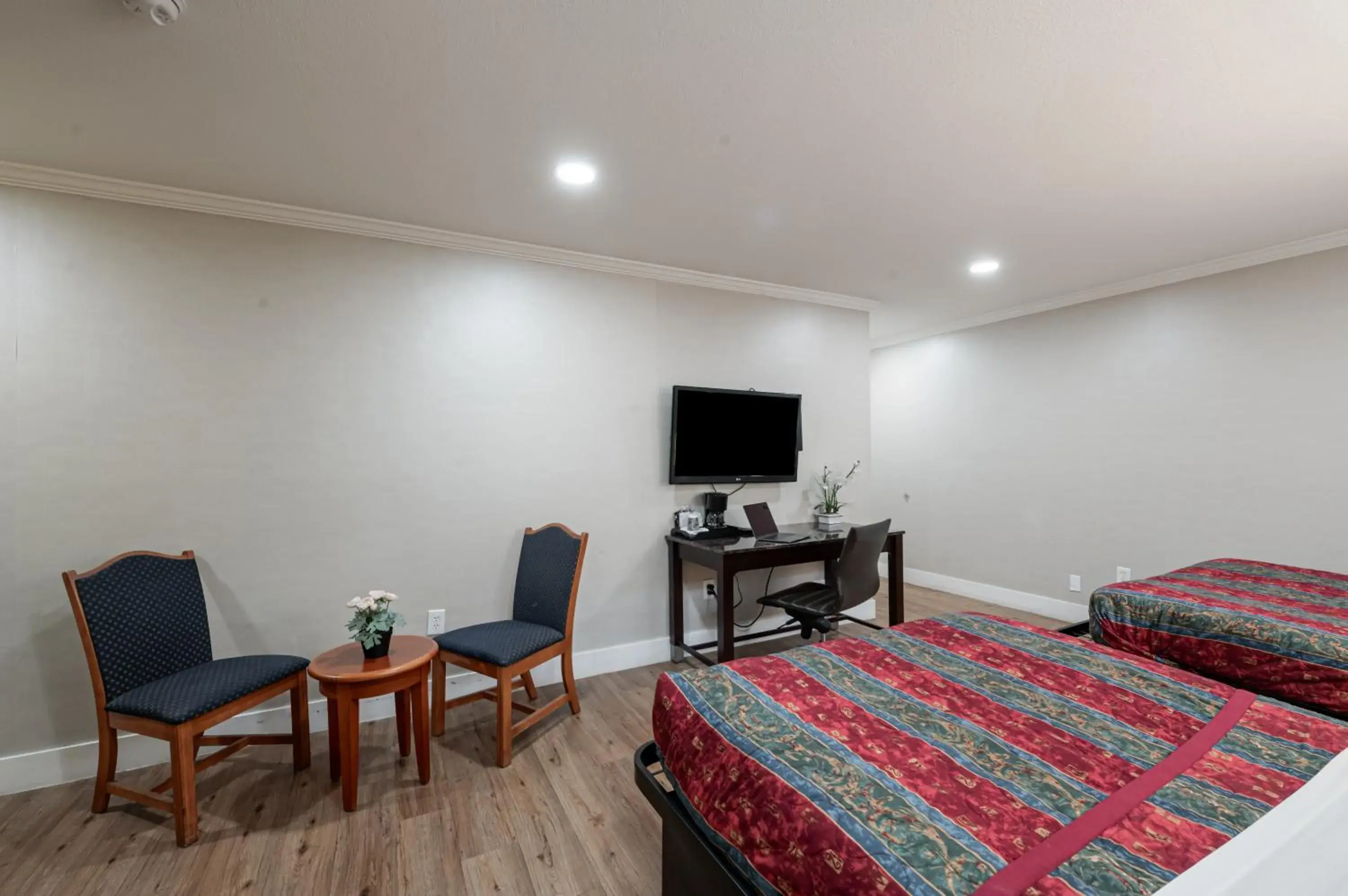 Bed in Ritz Inn-San Francisco Airport SFO Bed in Ritz Inn-San Francisco Airport SFO