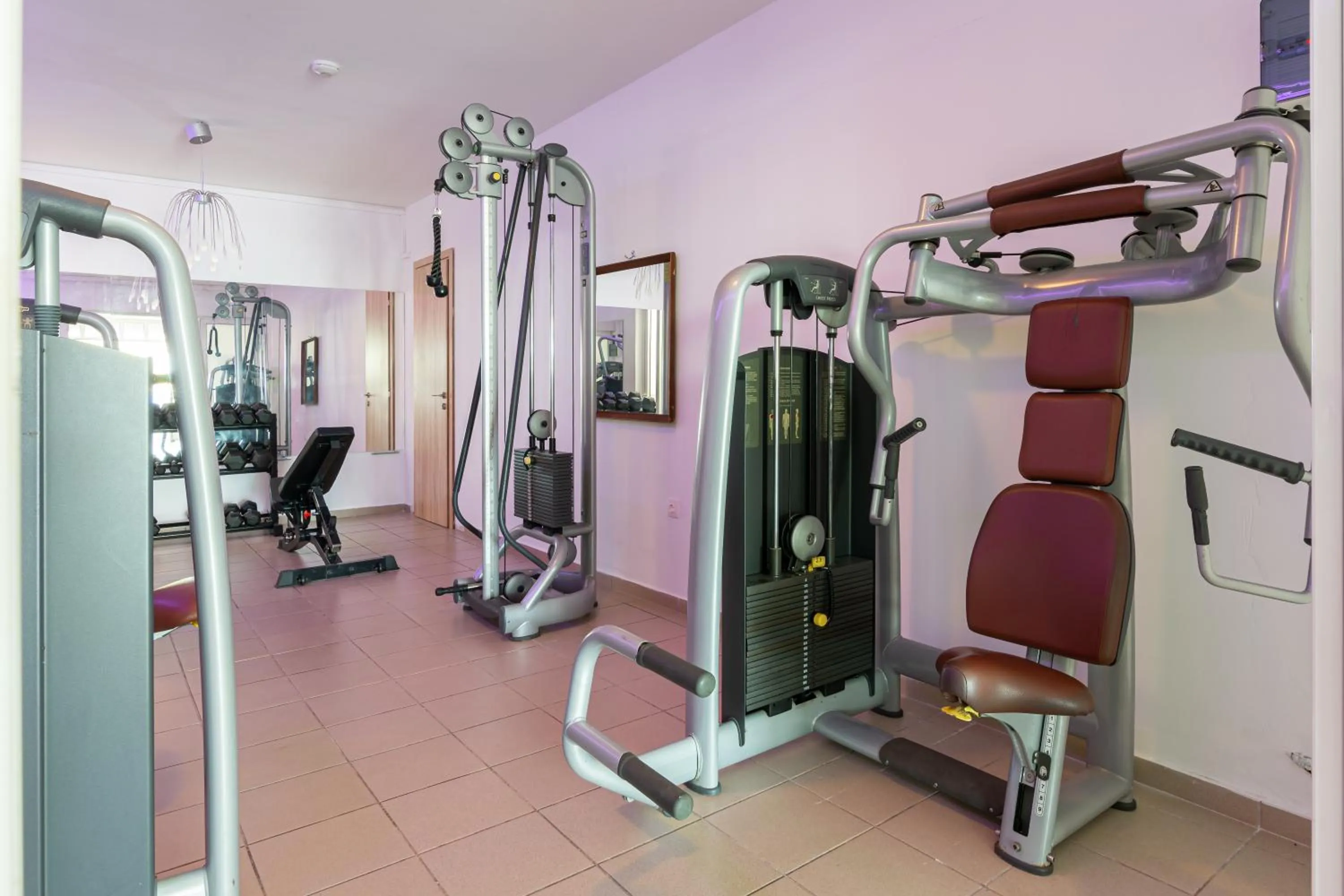 Fitness centre/facilities in Sunshine Village Hotel