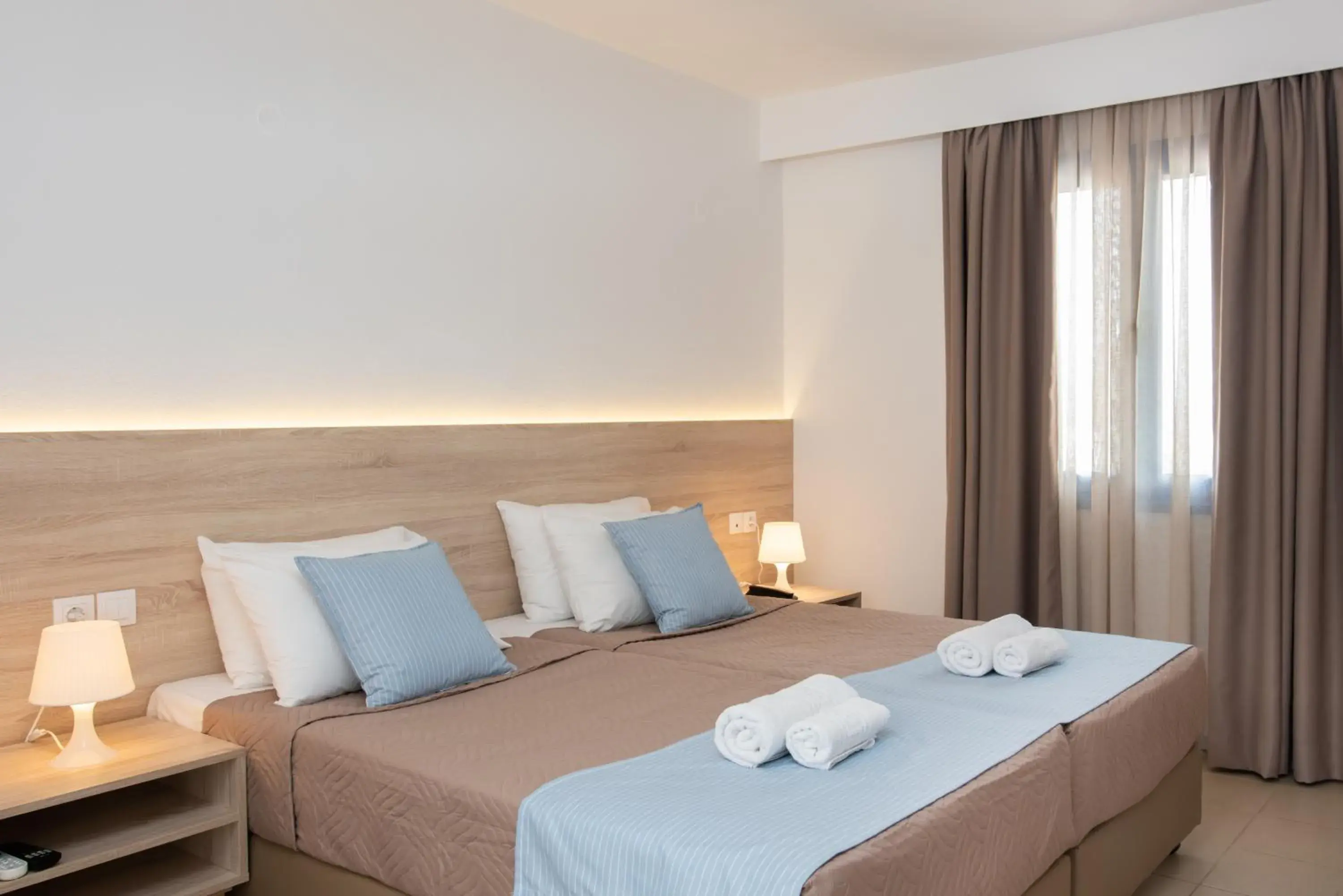 Double Room in Sunshine Village Hotel Double Room in Sunshine Village Hotel