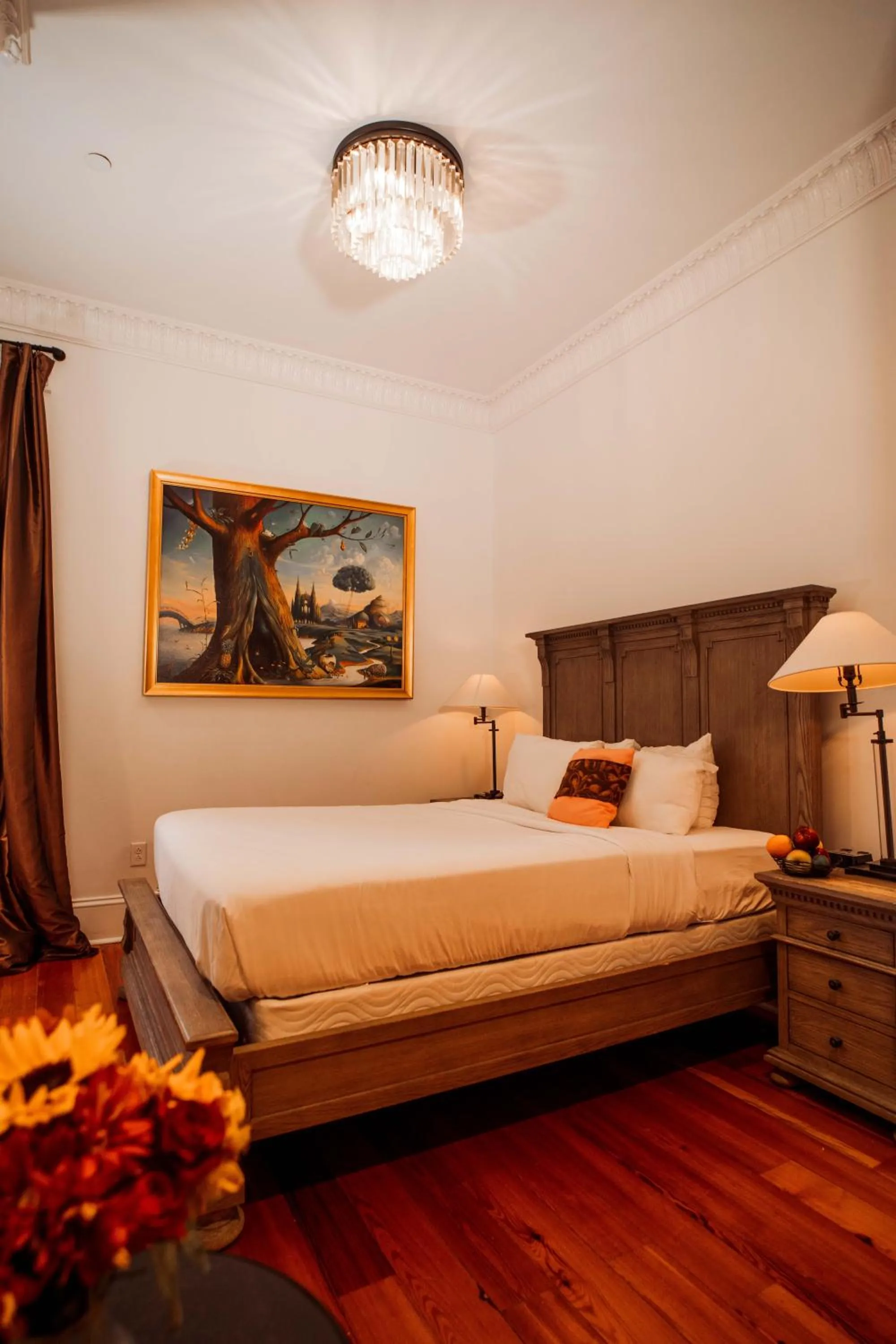 Bed in Royal Frenchmen Hotel and Bar