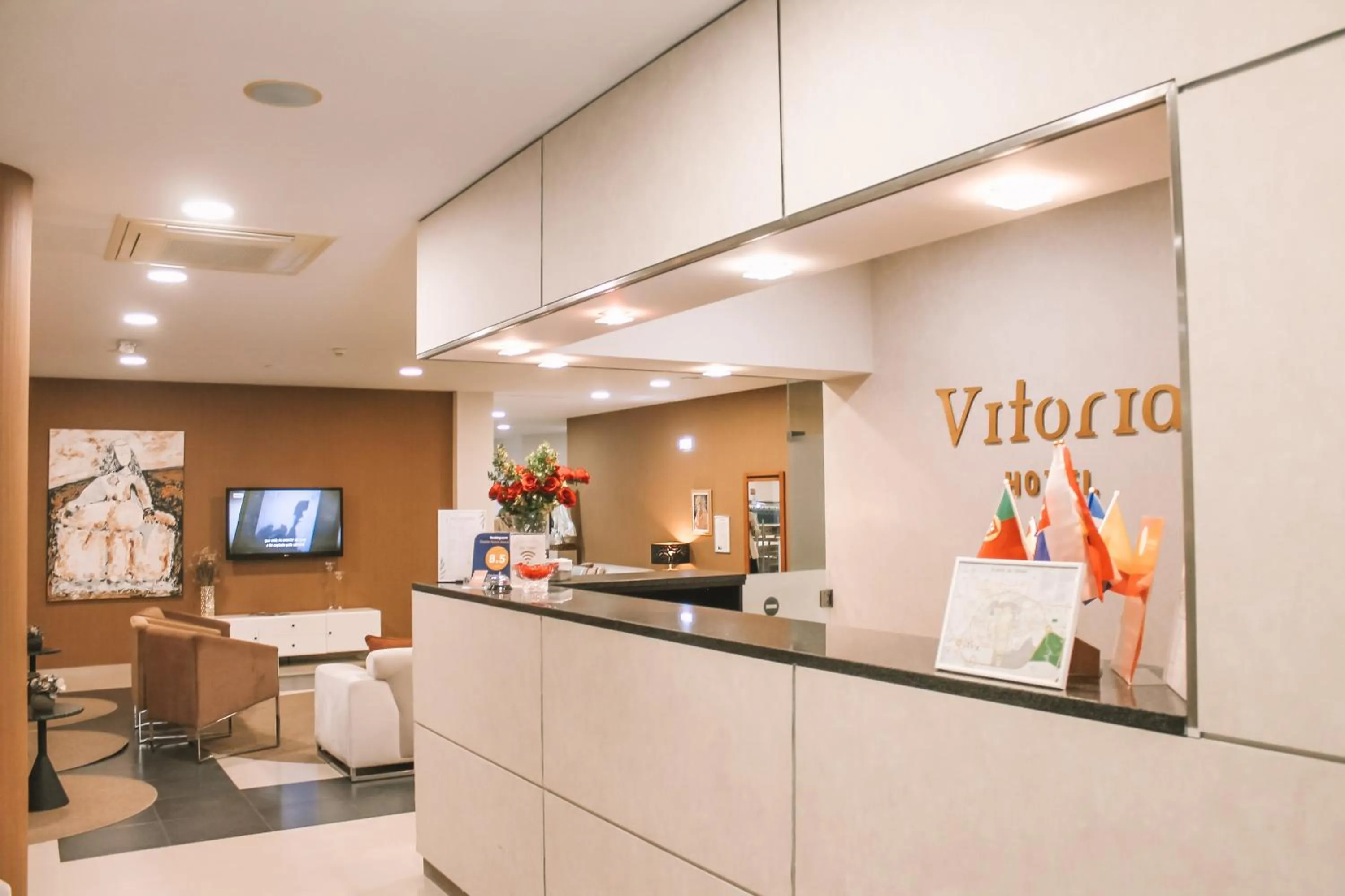 Lobby or reception in Vitoria Hotel