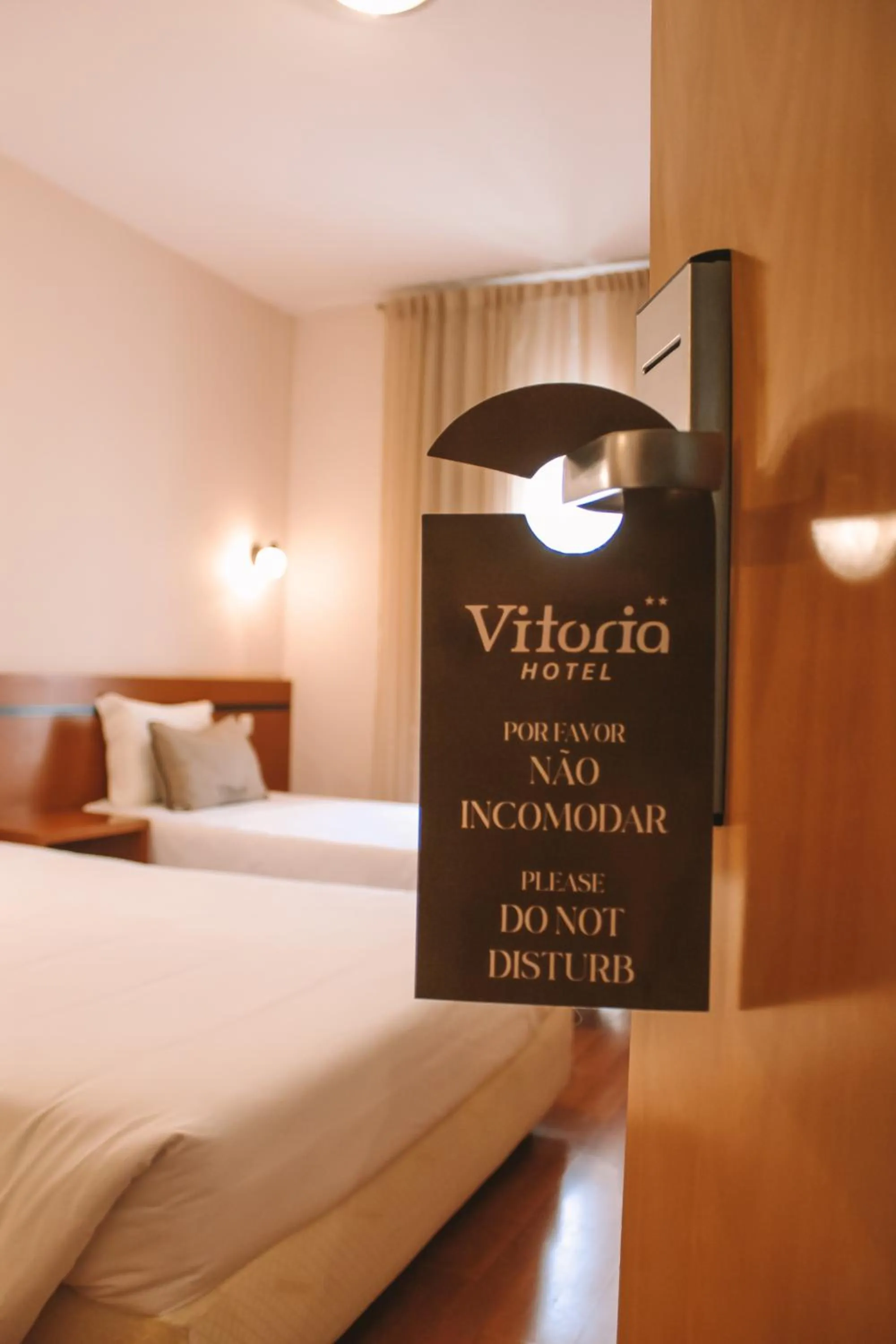 Text overlay, Bed in Vitoria Hotel